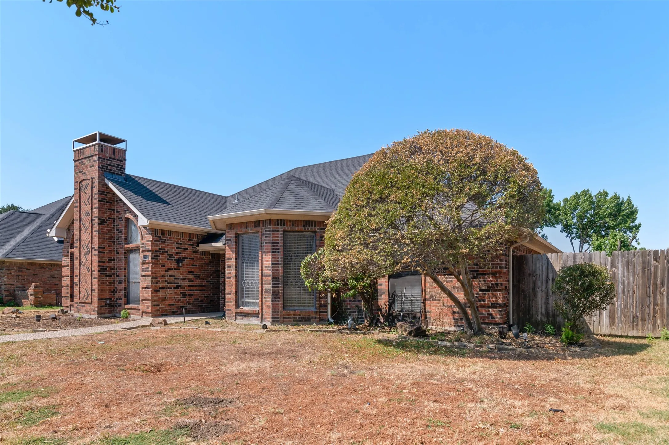 Single Family Residence For Sale in Dallas County , 2703 Devonshire Drive, Carrollton, Texas 75007, 4 Bedroom, 3 Bathroom, 2 Garage spaces, 2,368 Sqft, built in 1986, mls#21372246, Real Estate Agent in Carrollton, Homes For Sale in Dallas county, Homes For Sale in Carrollton, Realtor in Carrollton Texas, Real Estate Brokerage Independent Realty Texas, Luminita Cordes Realtor