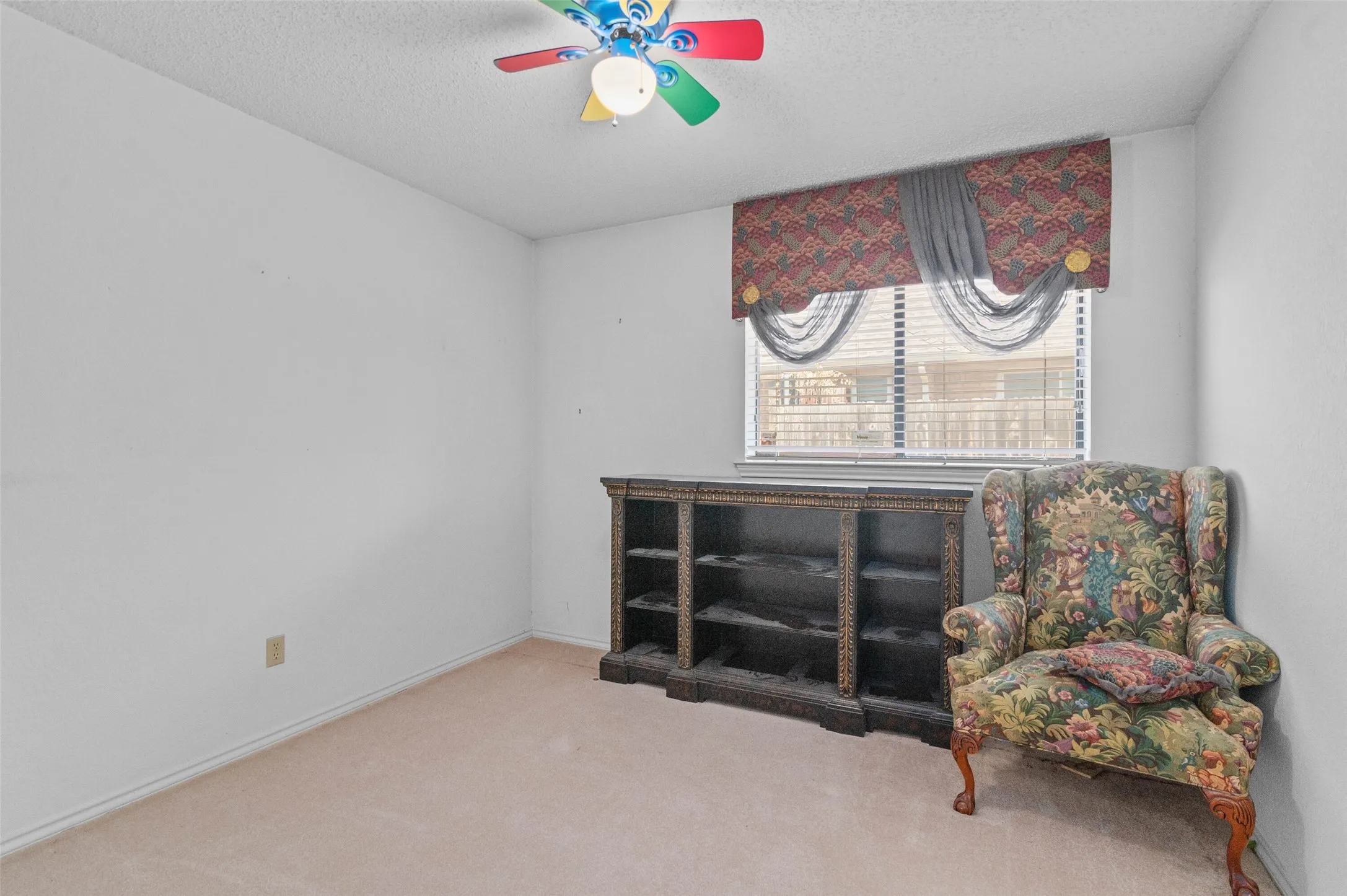 Single Family Residence For Sale in Dallas County , 2703 Devonshire Drive, Carrollton, Texas 75007, 4 Bedroom, 3 Bathroom, 2 Garage spaces, 2,368 Sqft, built in 1986, mls#21372246, Real Estate Agent in Carrollton, Homes For Sale in Dallas county, Homes For Sale in Carrollton, Realtor in Carrollton Texas, Real Estate Brokerage Independent Realty Texas, Luminita Cordes Realtor