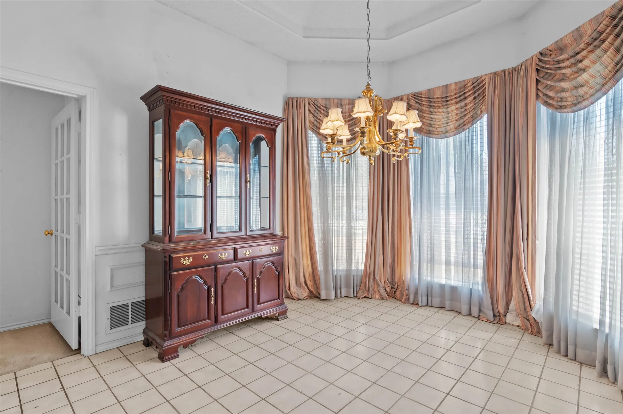 Single Family Residence For Sale in Dallas County , 2703 Devonshire Drive, Carrollton, Texas 75007, 4 Bedroom, 3 Bathroom, 2 Garage spaces, 2,368 Sqft, built in 1986, mls#21372246, Real Estate Agent in Carrollton, Homes For Sale in Dallas county, Homes For Sale in Carrollton, Realtor in Carrollton Texas, Real Estate Brokerage Independent Realty Texas, Luminita Cordes Realtor