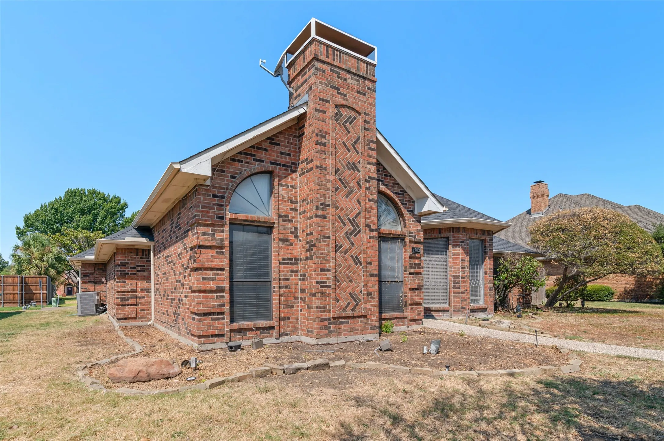 Single Family Residence For Sale in Dallas County , 2703 Devonshire Drive, Carrollton, Texas 75007, 4 Bedroom, 3 Bathroom, 2 Garage spaces, 2,368 Sqft, built in 1986, mls#21372246, Real Estate Agent in Carrollton, Homes For Sale in Dallas county, Homes For Sale in Carrollton, Realtor in Carrollton Texas, Real Estate Brokerage Independent Realty Texas, Luminita Cordes Realtor