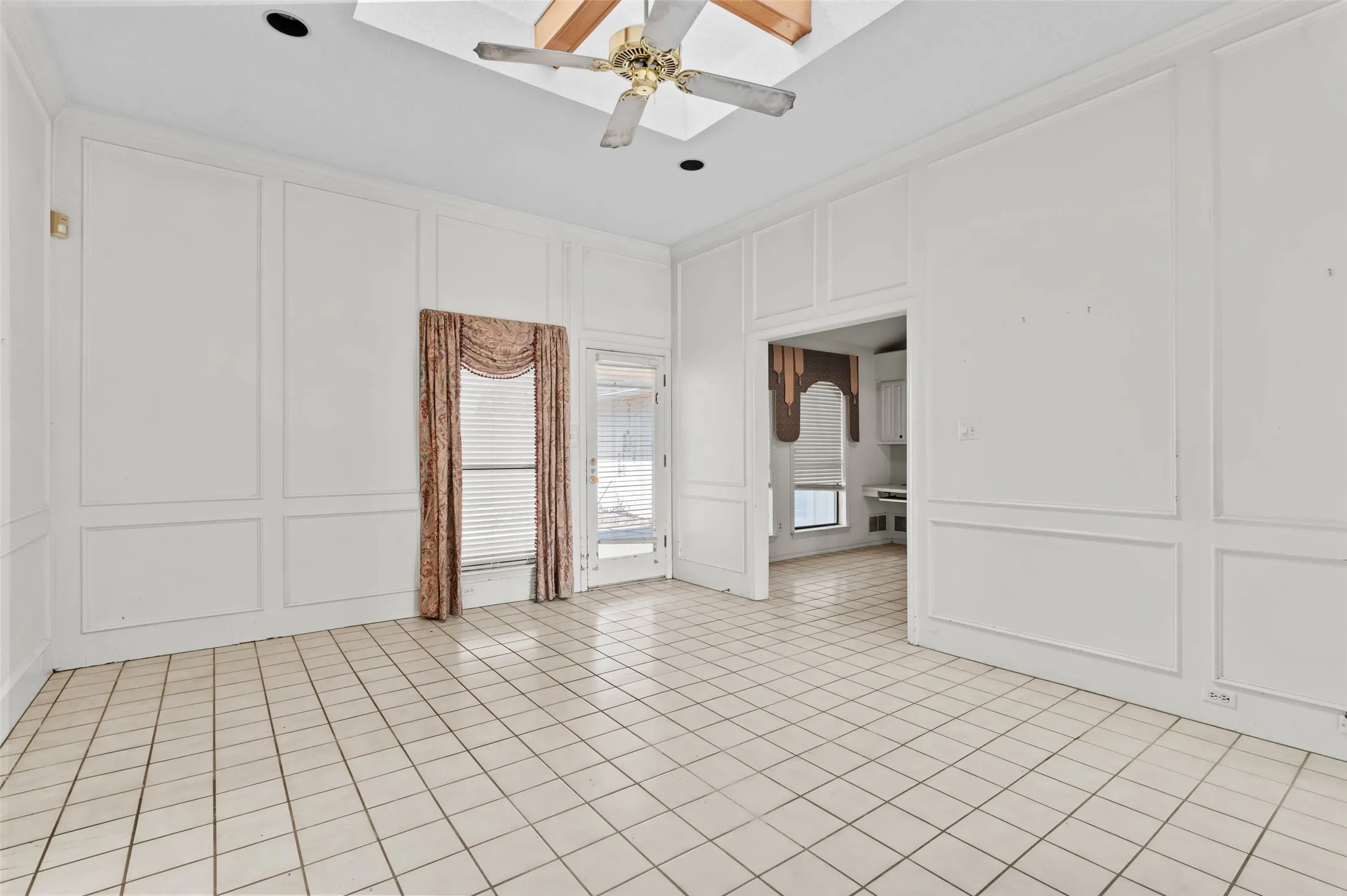 Single Family Residence For Sale in Dallas County , 2703 Devonshire Drive, Carrollton, Texas 75007, 4 Bedroom, 3 Bathroom, 2 Garage spaces, 2,368 Sqft, built in 1986, mls#21372246, Real Estate Agent in Carrollton, Homes For Sale in Dallas county, Homes For Sale in Carrollton, Realtor in Carrollton Texas, Real Estate Brokerage Independent Realty Texas, Luminita Cordes Realtor