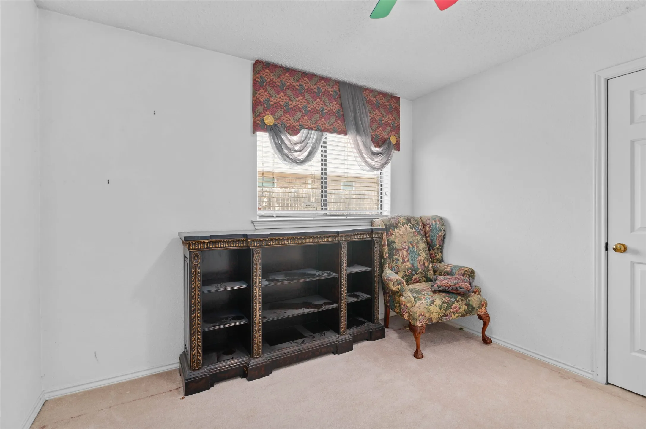 Single Family Residence For Sale in Dallas County , 2703 Devonshire Drive, Carrollton, Texas 75007, 4 Bedroom, 3 Bathroom, 2 Garage spaces, 2,368 Sqft, built in 1986, mls#21372246, Real Estate Agent in Carrollton, Homes For Sale in Dallas county, Homes For Sale in Carrollton, Realtor in Carrollton Texas, Real Estate Brokerage Independent Realty Texas, Luminita Cordes Realtor