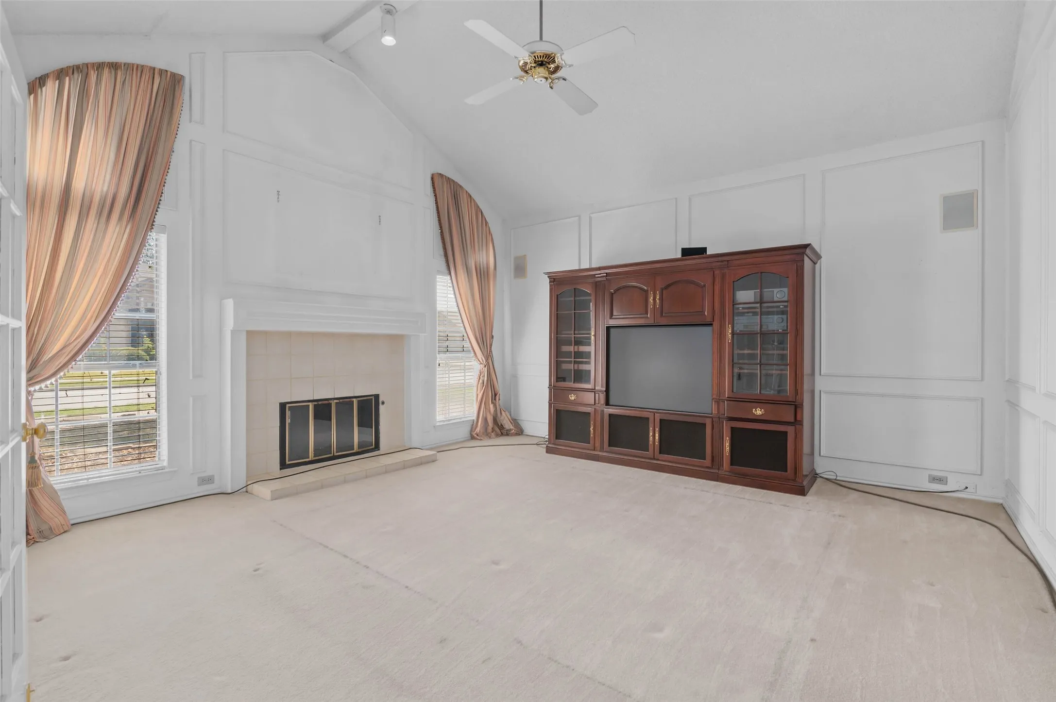 Single Family Residence For Sale in Dallas County , 2703 Devonshire Drive, Carrollton, Texas 75007, 4 Bedroom, 3 Bathroom, 2 Garage spaces, 2,368 Sqft, built in 1986, mls#21372246, Real Estate Agent in Carrollton, Homes For Sale in Dallas county, Homes For Sale in Carrollton, Realtor in Carrollton Texas, Real Estate Brokerage Independent Realty Texas, Luminita Cordes Realtor