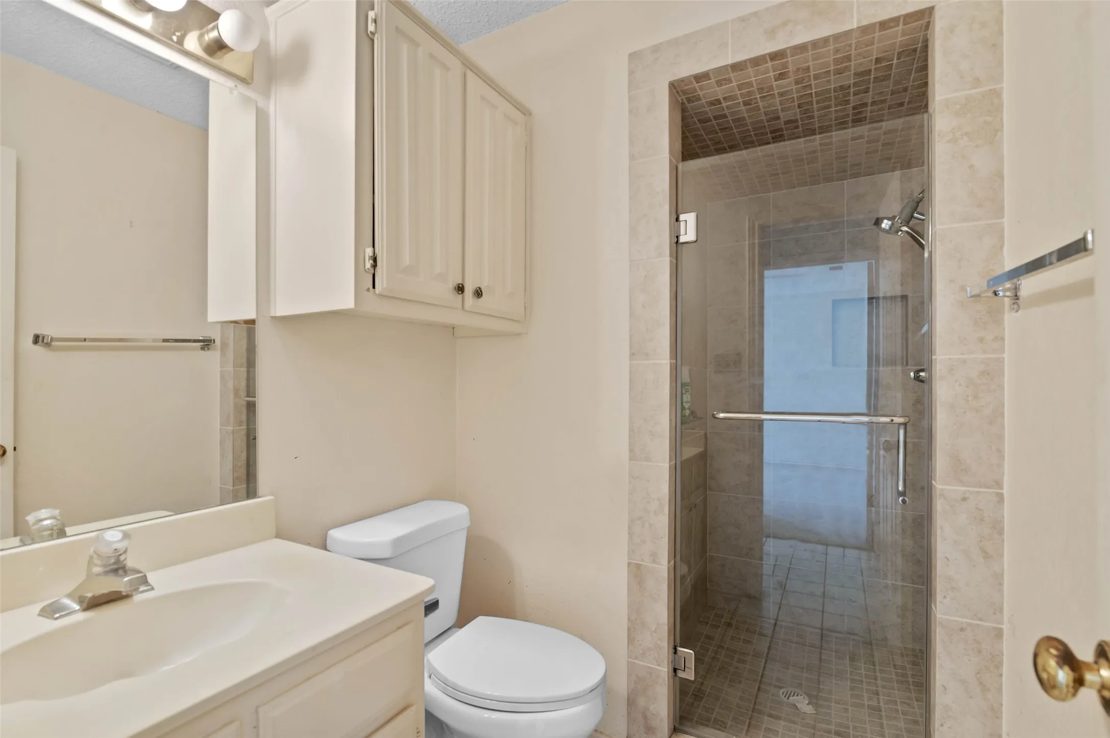 Single Family Residence For Sale in Dallas County , 2703 Devonshire Drive, Carrollton, Texas 75007, 4 Bedroom, 3 Bathroom, 2 Garage spaces, 2,368 Sqft, built in 1986, mls#21372246, Real Estate Agent in Carrollton, Homes For Sale in Dallas county, Homes For Sale in Carrollton, Realtor in Carrollton Texas, Real Estate Brokerage Independent Realty Texas, Luminita Cordes Realtor