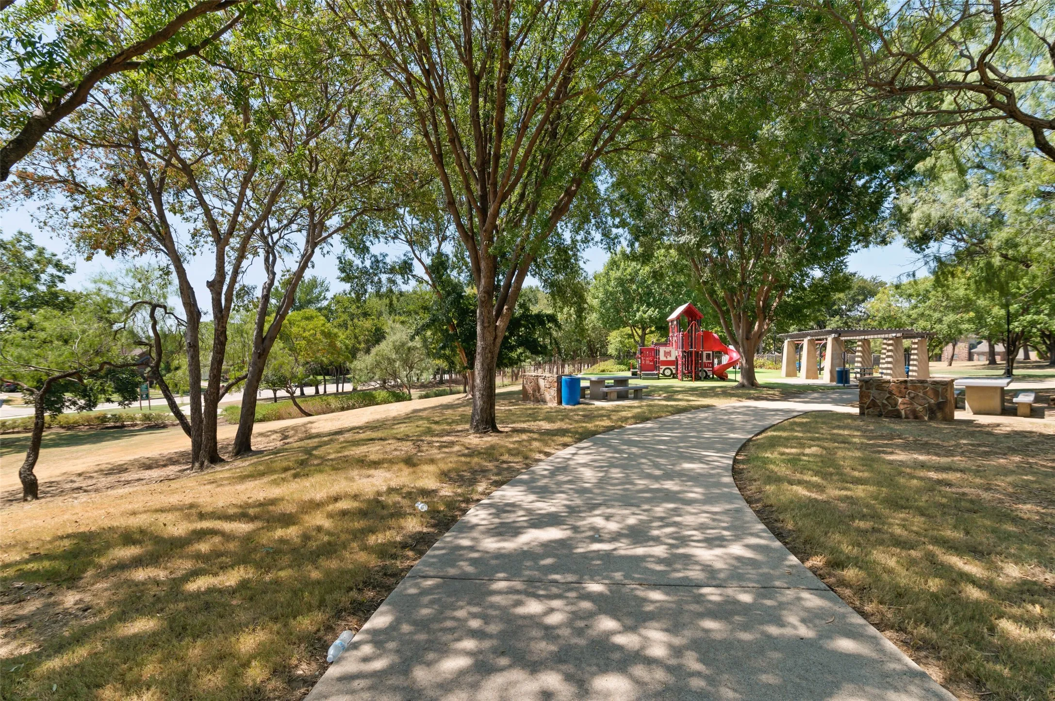 Single Family Residence For Sale in Dallas County , 2703 Devonshire Drive, Carrollton, Texas 75007, 4 Bedroom, 3 Bathroom, 2 Garage spaces, 2,368 Sqft, built in 1986, mls#21372246, Real Estate Agent in Carrollton, Homes For Sale in Dallas county, Homes For Sale in Carrollton, Realtor in Carrollton Texas, Real Estate Brokerage Independent Realty Texas, Luminita Cordes Realtor