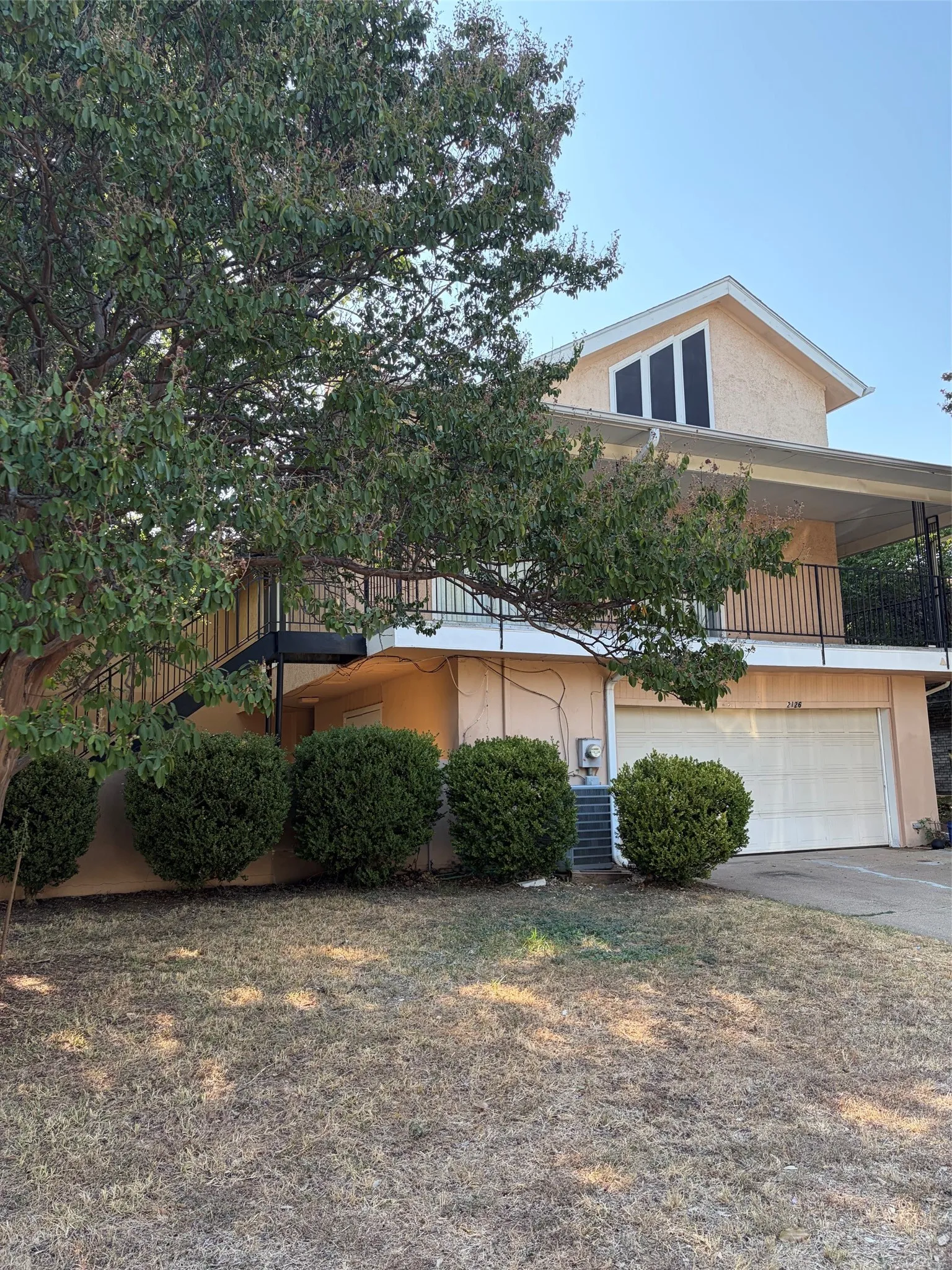 Townhouse For Rent in Tarrant County , 2126 Fleur De Lis Court, Arlington, Texas 76012, 1 Bedroom, 2 Bathroom, 2 Garage spaces, 1,122 Sqft, built in 1972, mls#21372236, Real Estate Agent in Arlington, Homes For Rent in Tarrant county, Homes For Rent in Arlington, Realtor in Arlington Texas, Real Estate Brokerage Independent Realty Texas, Luminita Cordes Realtor