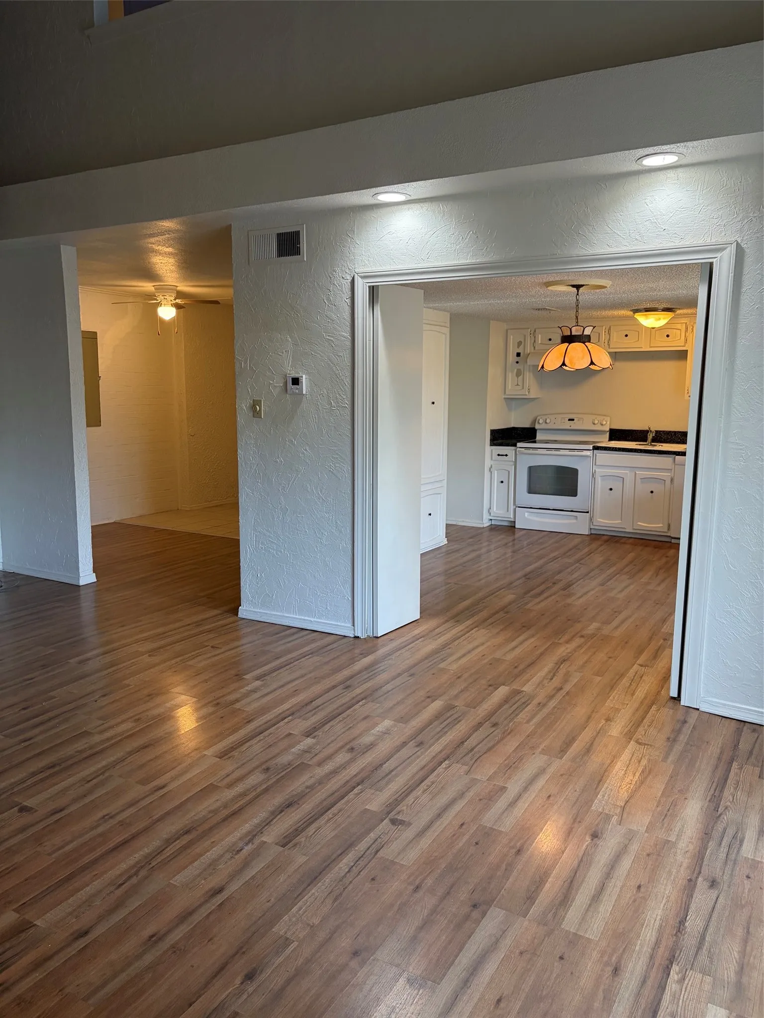 Townhouse For Rent in Tarrant County , 2126 Fleur De Lis Court, Arlington, Texas 76012, 1 Bedroom, 2 Bathroom, 2 Garage spaces, 1,122 Sqft, built in 1972, mls#21372236, Real Estate Agent in Arlington, Homes For Rent in Tarrant county, Homes For Rent in Arlington, Realtor in Arlington Texas, Real Estate Brokerage Independent Realty Texas, Luminita Cordes Realtor