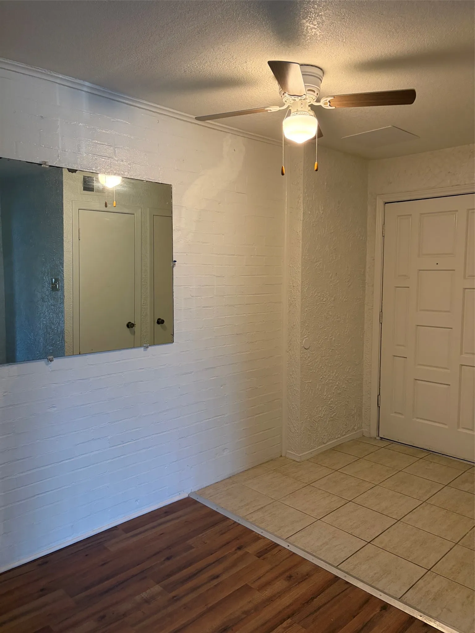 Townhouse For Rent in Tarrant County , 2126 Fleur De Lis Court, Arlington, Texas 76012, 1 Bedroom, 2 Bathroom, 2 Garage spaces, 1,122 Sqft, built in 1972, mls#21372236, Real Estate Agent in Arlington, Homes For Rent in Tarrant county, Homes For Rent in Arlington, Realtor in Arlington Texas, Real Estate Brokerage Independent Realty Texas, Luminita Cordes Realtor