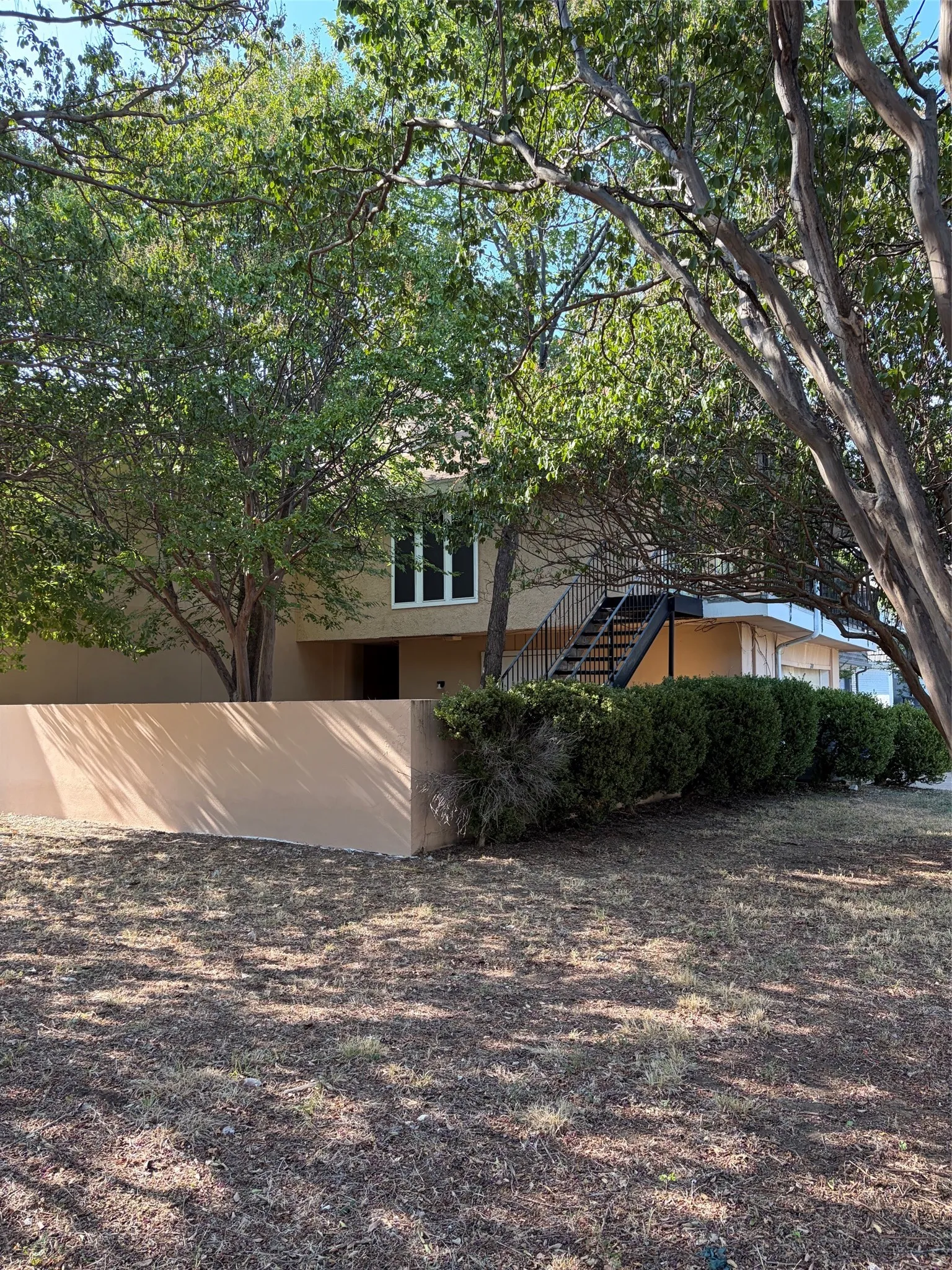 Townhouse For Rent in Tarrant County , 2126 Fleur De Lis Court, Arlington, Texas 76012, 1 Bedroom, 2 Bathroom, 2 Garage spaces, 1,122 Sqft, built in 1972, mls#21372236, Real Estate Agent in Arlington, Homes For Rent in Tarrant county, Homes For Rent in Arlington, Realtor in Arlington Texas, Real Estate Brokerage Independent Realty Texas, Luminita Cordes Realtor