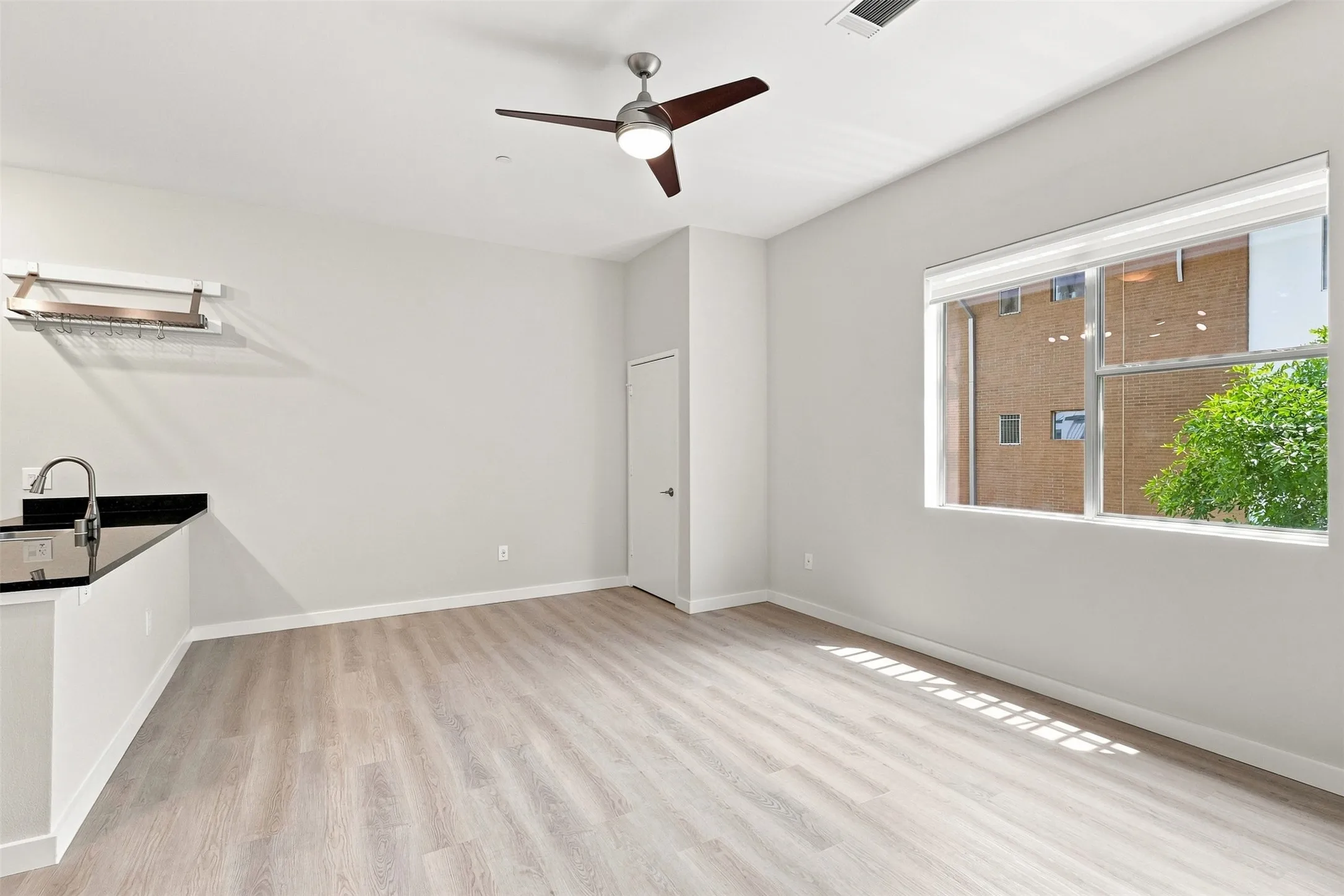 Condominium For Rent in Dallas County , 3025 Bryan Street 2H, Dallas, Texas 75204, 1 Bedroom, 1 Bathroom, 1 Garage spaces, 712 Sqft, built in 2006, mls#21370209, Real Estate Agent in Dallas, Homes For Rent in Dallas county, Homes For Rent in Dallas, Realtor in Dallas Texas, Real Estate Brokerage Independent Realty Texas, Luminita Cordes Realtor