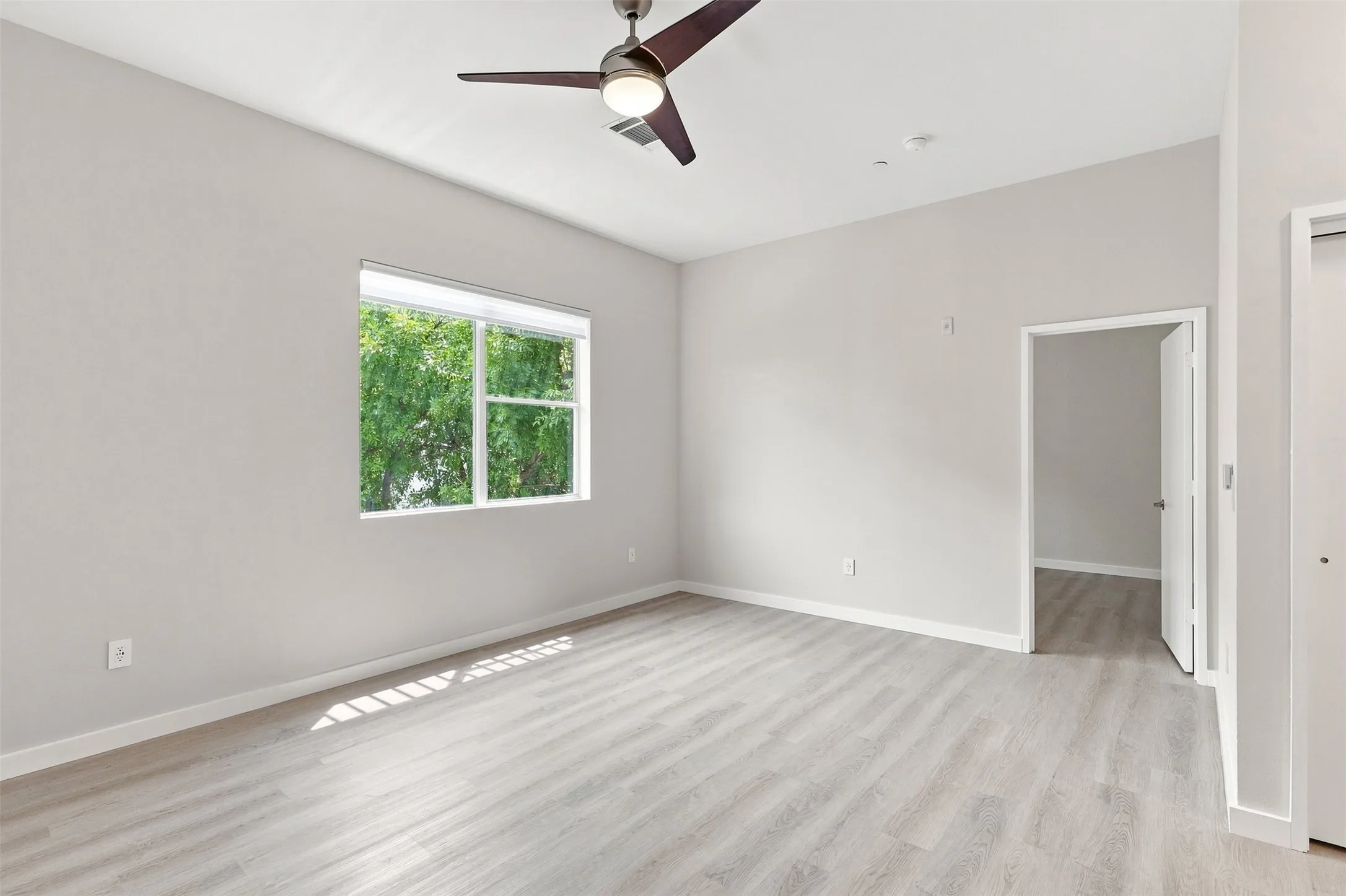 Condominium For Rent in Dallas County , 3025 Bryan Street 2H, Dallas, Texas 75204, 1 Bedroom, 1 Bathroom, 1 Garage spaces, 712 Sqft, built in 2006, mls#21370209, Real Estate Agent in Dallas, Homes For Rent in Dallas county, Homes For Rent in Dallas, Realtor in Dallas Texas, Real Estate Brokerage Independent Realty Texas, Luminita Cordes Realtor