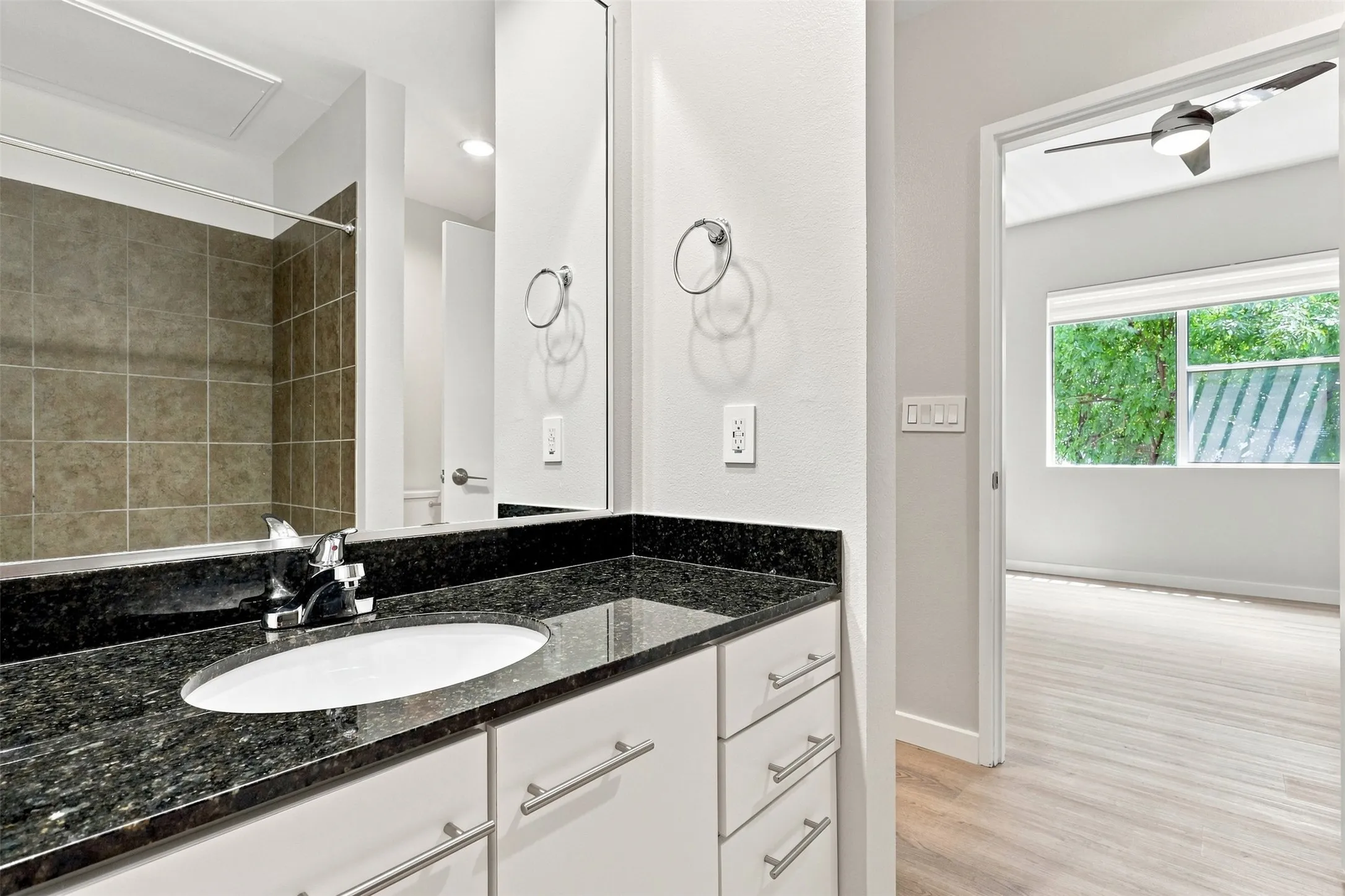 Condominium For Rent in Dallas County , 3025 Bryan Street 2H, Dallas, Texas 75204, 1 Bedroom, 1 Bathroom, 1 Garage spaces, 712 Sqft, built in 2006, mls#21370209, Real Estate Agent in Dallas, Homes For Rent in Dallas county, Homes For Rent in Dallas, Realtor in Dallas Texas, Real Estate Brokerage Independent Realty Texas, Luminita Cordes Realtor