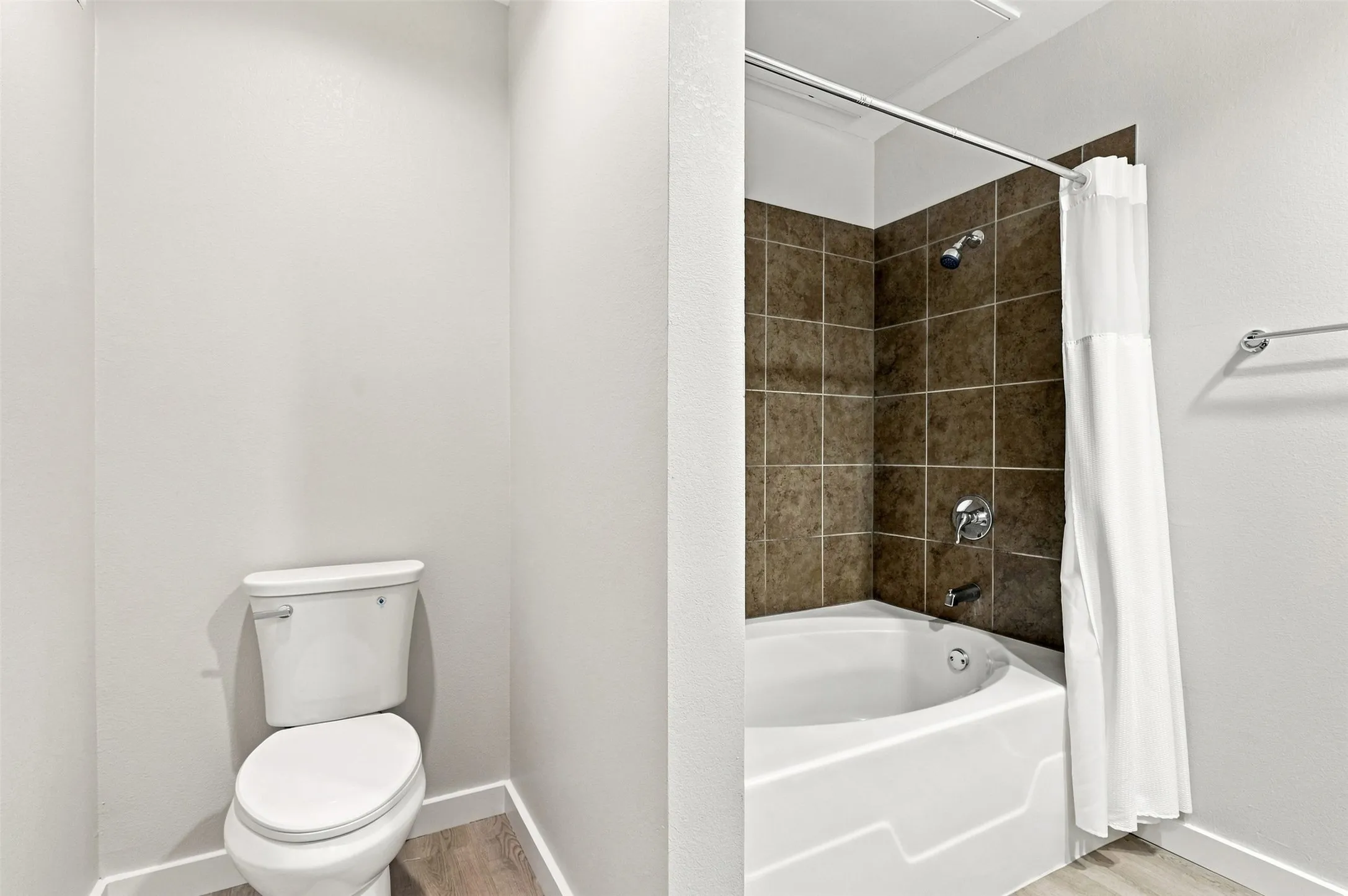 Condominium For Rent in Dallas County , 3025 Bryan Street 2H, Dallas, Texas 75204, 1 Bedroom, 1 Bathroom, 1 Garage spaces, 712 Sqft, built in 2006, mls#21370209, Real Estate Agent in Dallas, Homes For Rent in Dallas county, Homes For Rent in Dallas, Realtor in Dallas Texas, Real Estate Brokerage Independent Realty Texas, Luminita Cordes Realtor