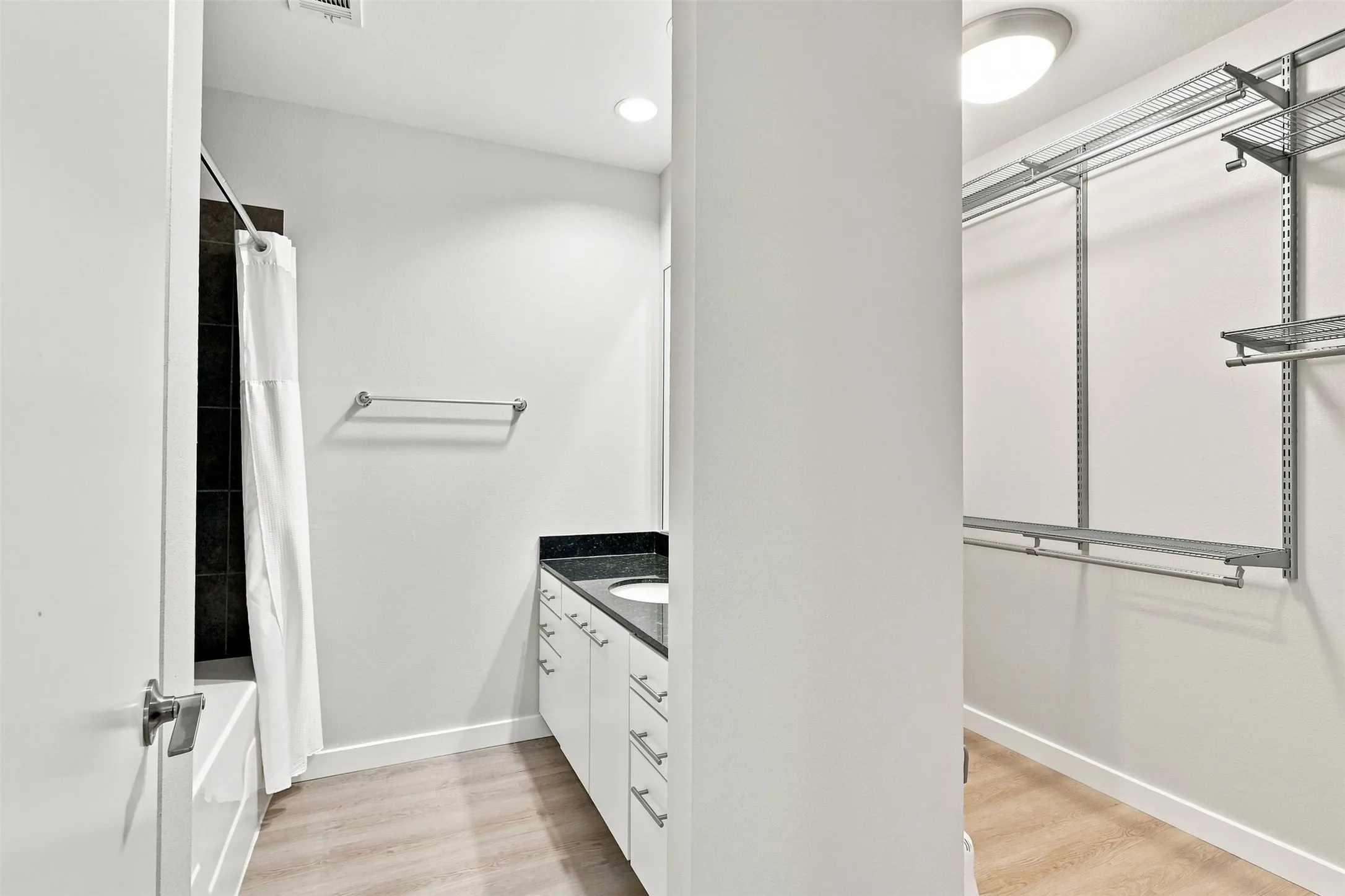 Condominium For Rent in Dallas County , 3025 Bryan Street 2H, Dallas, Texas 75204, 1 Bedroom, 1 Bathroom, 1 Garage spaces, 712 Sqft, built in 2006, mls#21370209, Real Estate Agent in Dallas, Homes For Rent in Dallas county, Homes For Rent in Dallas, Realtor in Dallas Texas, Real Estate Brokerage Independent Realty Texas, Luminita Cordes Realtor