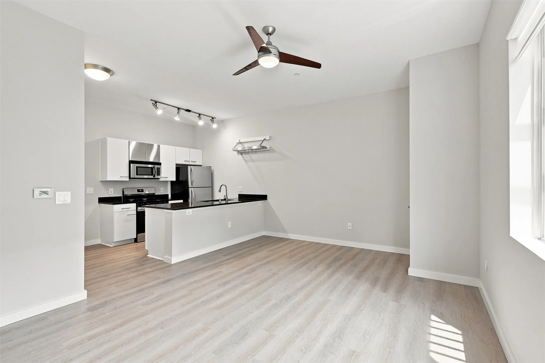 Condominium For Rent in Dallas County , 3025 Bryan Street 2H, Dallas, Texas 75204, 1 Bedroom, 1 Bathroom, 1 Garage spaces, 712 Sqft, built in 2006, mls#21370209, Real Estate Agent in Dallas, Homes For Rent in Dallas county, Homes For Rent in Dallas, Realtor in Dallas Texas, Real Estate Brokerage Independent Realty Texas, Luminita Cordes Realtor