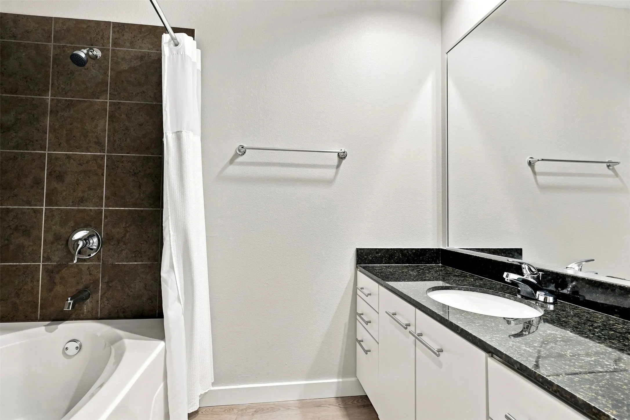 Condominium For Rent in Dallas County , 3025 Bryan Street 2H, Dallas, Texas 75204, 1 Bedroom, 1 Bathroom, 1 Garage spaces, 712 Sqft, built in 2006, mls#21370209, Real Estate Agent in Dallas, Homes For Rent in Dallas county, Homes For Rent in Dallas, Realtor in Dallas Texas, Real Estate Brokerage Independent Realty Texas, Luminita Cordes Realtor