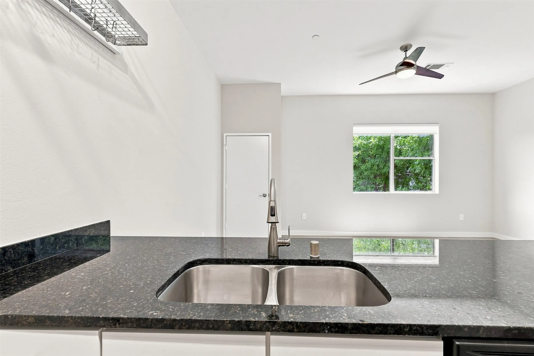 Condominium For Rent in Dallas County , 3025 Bryan Street 2H, Dallas, Texas 75204, 1 Bedroom, 1 Bathroom, 1 Garage spaces, 712 Sqft, built in 2006, mls#21370209, Real Estate Agent in Dallas, Homes For Rent in Dallas county, Homes For Rent in Dallas, Realtor in Dallas Texas, Real Estate Brokerage Independent Realty Texas, Luminita Cordes Realtor