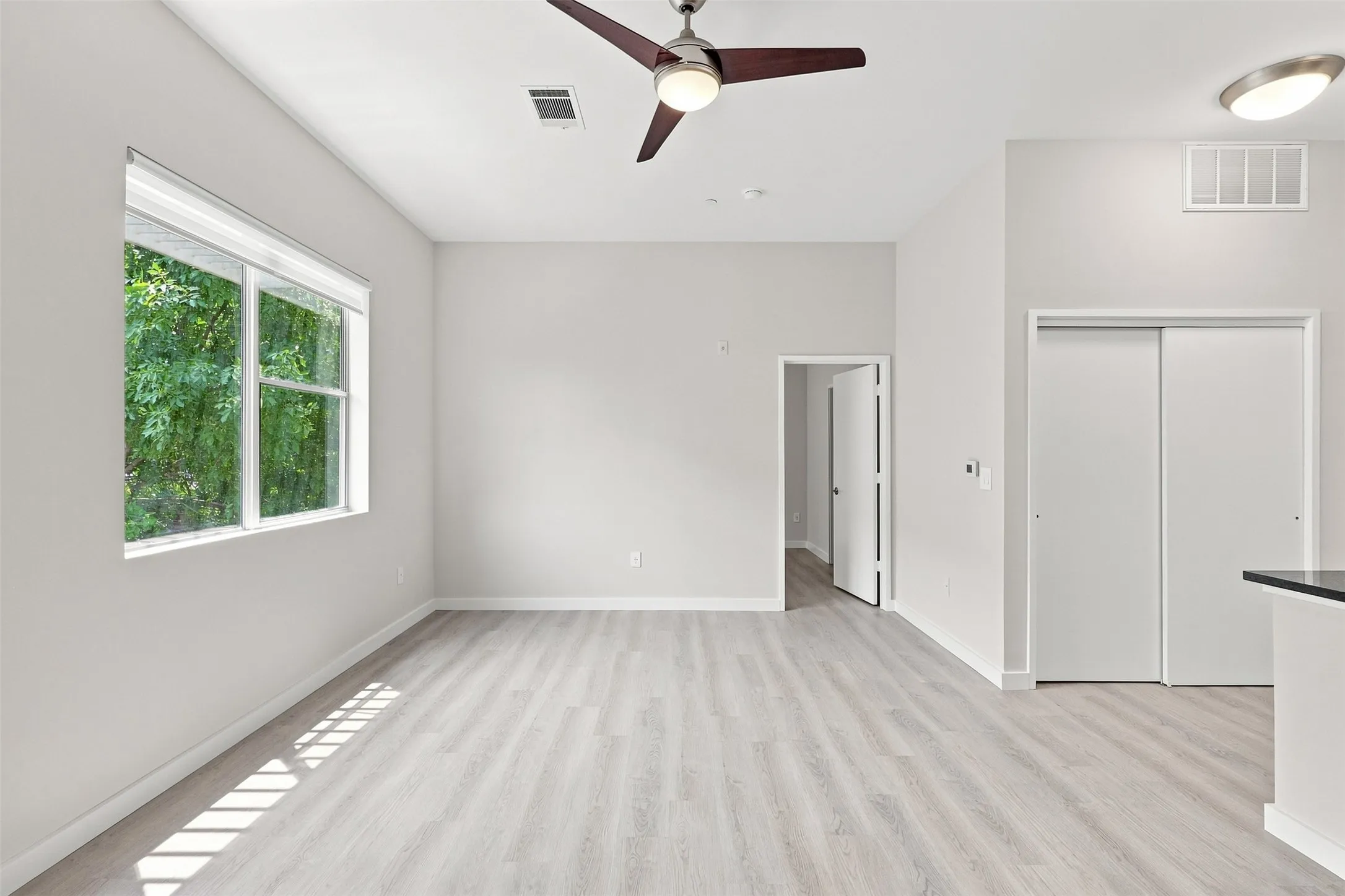 Condominium For Rent in Dallas County , 3025 Bryan Street 2H, Dallas, Texas 75204, 1 Bedroom, 1 Bathroom, 1 Garage spaces, 712 Sqft, built in 2006, mls#21370209, Real Estate Agent in Dallas, Homes For Rent in Dallas county, Homes For Rent in Dallas, Realtor in Dallas Texas, Real Estate Brokerage Independent Realty Texas, Luminita Cordes Realtor