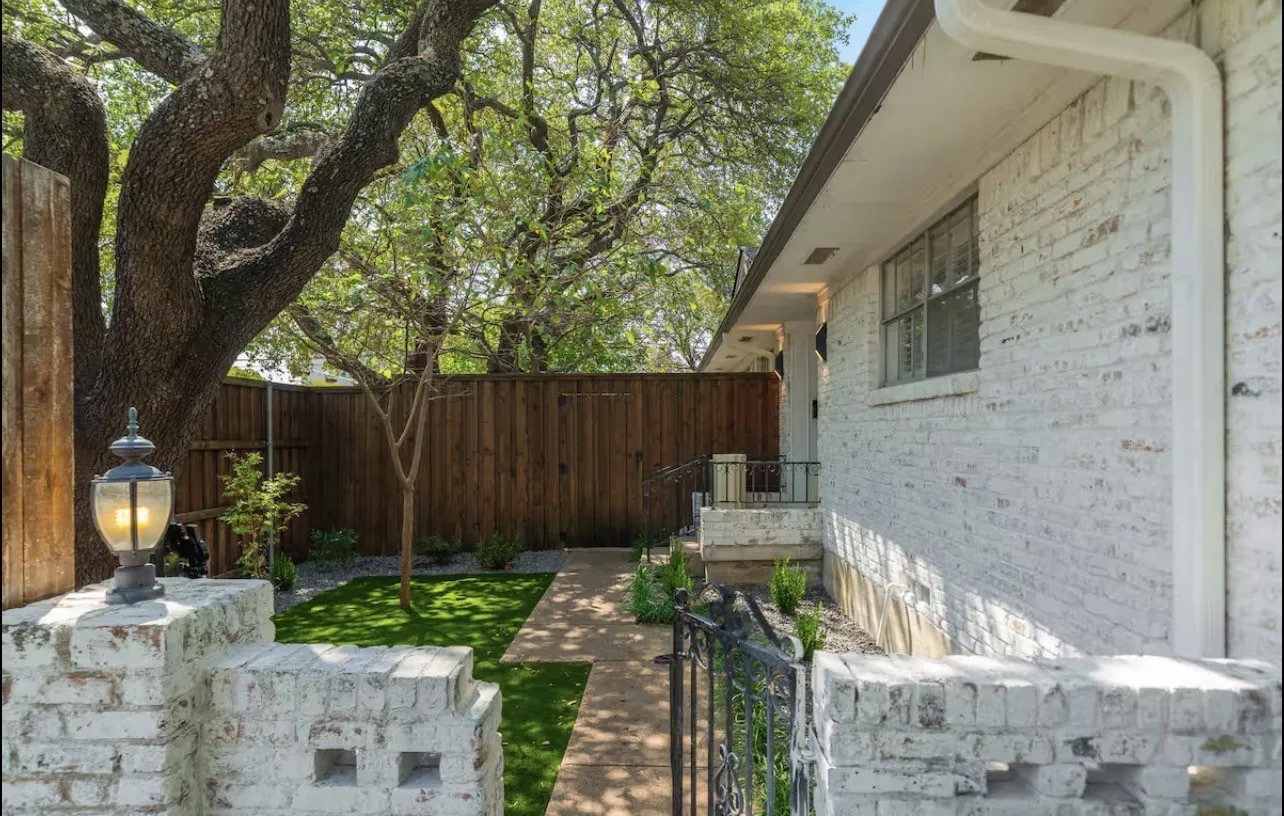 Duplex For Rent in Dallas County , 9003 Villa Park Circle, Dallas, Texas 75225, 2 Bedroom, 2 Bathroom, 1 Garage spaces, 1,618 Sqft, built in 1965, mls#21367558, Real Estate Agent in Dallas, Homes For Rent in Dallas county, Homes For Rent in Dallas, Realtor in Dallas Texas, Real Estate Brokerage Independent Realty Texas, Luminita Cordes Realtor