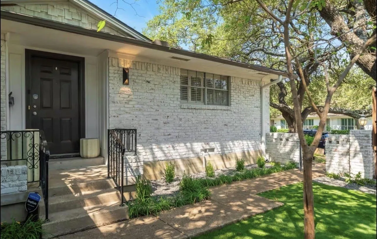 Duplex For Rent in Dallas County , 9003 Villa Park Circle, Dallas, Texas 75225, 2 Bedroom, 2 Bathroom, 1 Garage spaces, 1,618 Sqft, built in 1965, mls#21367558, Real Estate Agent in Dallas, Homes For Rent in Dallas county, Homes For Rent in Dallas, Realtor in Dallas Texas, Real Estate Brokerage Independent Realty Texas, Luminita Cordes Realtor
