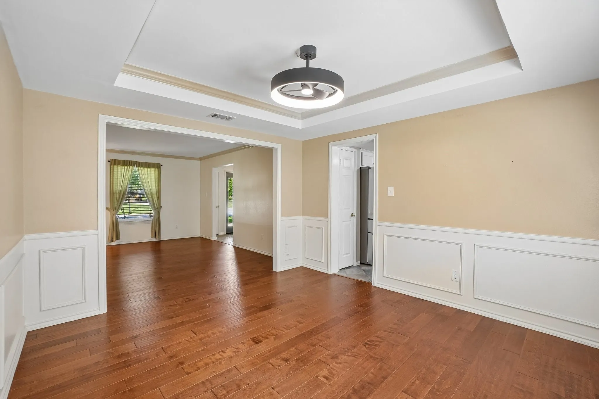 Single Family Residence For Sale in Tarrant County , 3231 Summerfield Drive, Grapevine, Texas 76051, 4 Bedroom, 3 Bathroom, 2 Garage spaces, 2,688 Sqft, built in 1985, mls#21369756, Real Estate Agent in Grapevine, Homes For Sale in Tarrant county, Homes For Sale in Grapevine, Realtor in Grapevine Texas, Real Estate Brokerage Independent Realty Texas, Luminita Cordes Realtor
