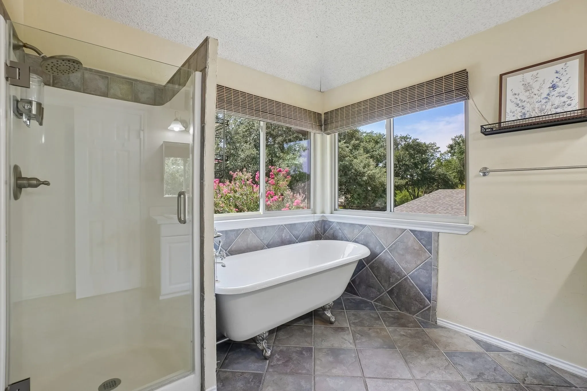 Single Family Residence For Sale in Tarrant County , 3231 Summerfield Drive, Grapevine, Texas 76051, 4 Bedroom, 3 Bathroom, 2 Garage spaces, 2,688 Sqft, built in 1985, mls#21369756, Real Estate Agent in Grapevine, Homes For Sale in Tarrant county, Homes For Sale in Grapevine, Realtor in Grapevine Texas, Real Estate Brokerage Independent Realty Texas, Luminita Cordes Realtor