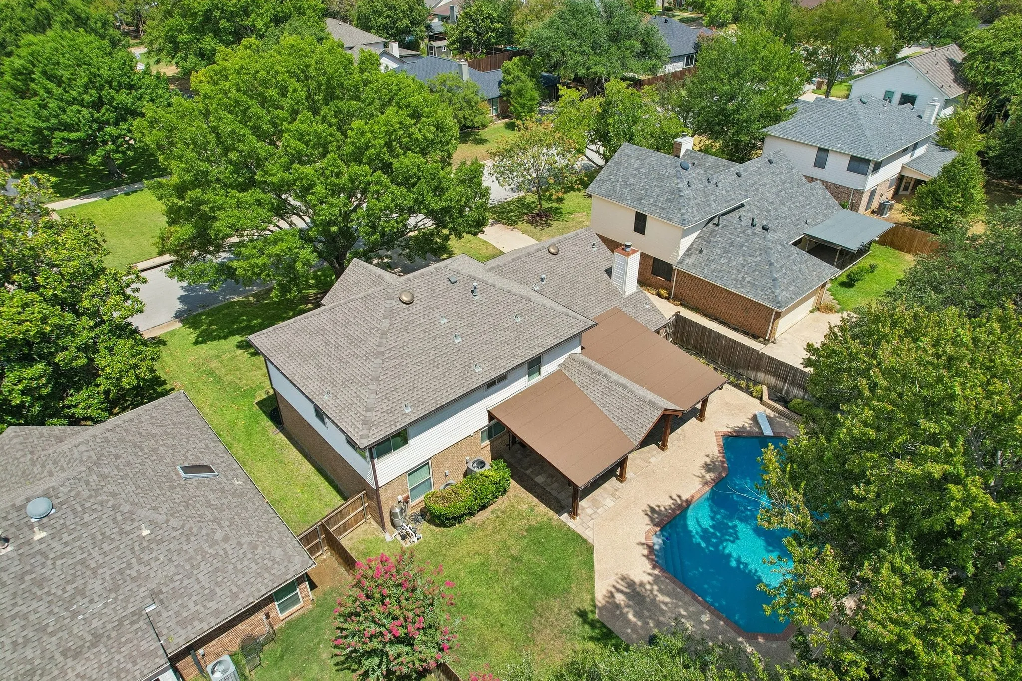 Single Family Residence For Sale in Tarrant County , 3231 Summerfield Drive, Grapevine, Texas 76051, 4 Bedroom, 3 Bathroom, 2 Garage spaces, 2,688 Sqft, built in 1985, mls#21369756, Real Estate Agent in Grapevine, Homes For Sale in Tarrant county, Homes For Sale in Grapevine, Realtor in Grapevine Texas, Real Estate Brokerage Independent Realty Texas, Luminita Cordes Realtor