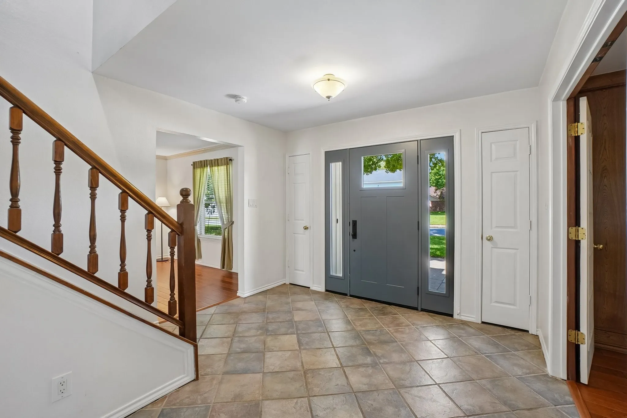 Single Family Residence For Sale in Tarrant County , 3231 Summerfield Drive, Grapevine, Texas 76051, 4 Bedroom, 3 Bathroom, 2 Garage spaces, 2,688 Sqft, built in 1985, mls#21369756, Real Estate Agent in Grapevine, Homes For Sale in Tarrant county, Homes For Sale in Grapevine, Realtor in Grapevine Texas, Real Estate Brokerage Independent Realty Texas, Luminita Cordes Realtor