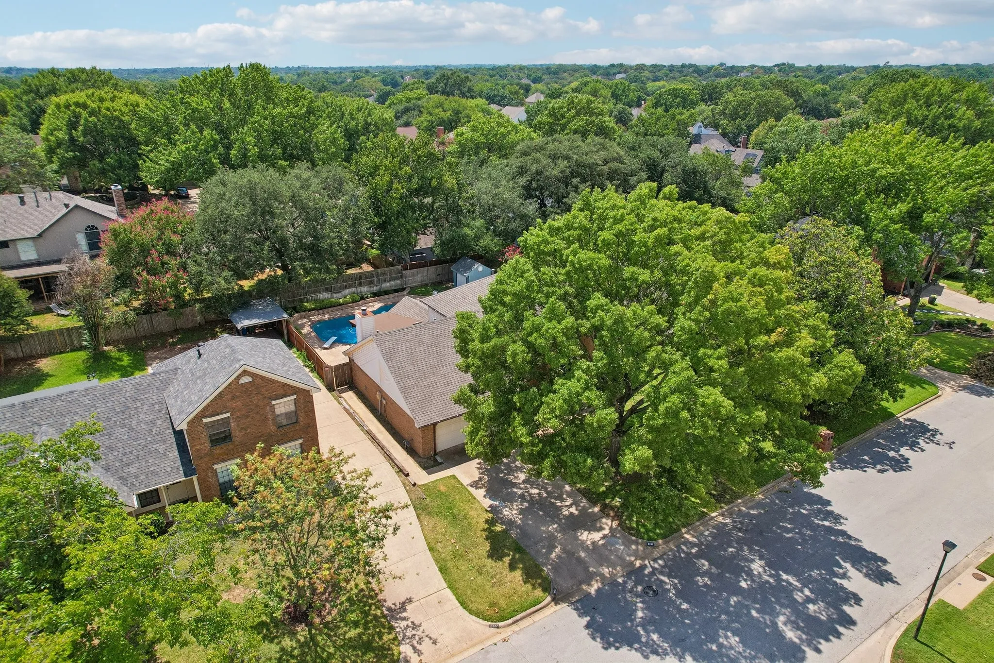 Single Family Residence For Sale in Tarrant County , 3231 Summerfield Drive, Grapevine, Texas 76051, 4 Bedroom, 3 Bathroom, 2 Garage spaces, 2,688 Sqft, built in 1985, mls#21369756, Real Estate Agent in Grapevine, Homes For Sale in Tarrant county, Homes For Sale in Grapevine, Realtor in Grapevine Texas, Real Estate Brokerage Independent Realty Texas, Luminita Cordes Realtor