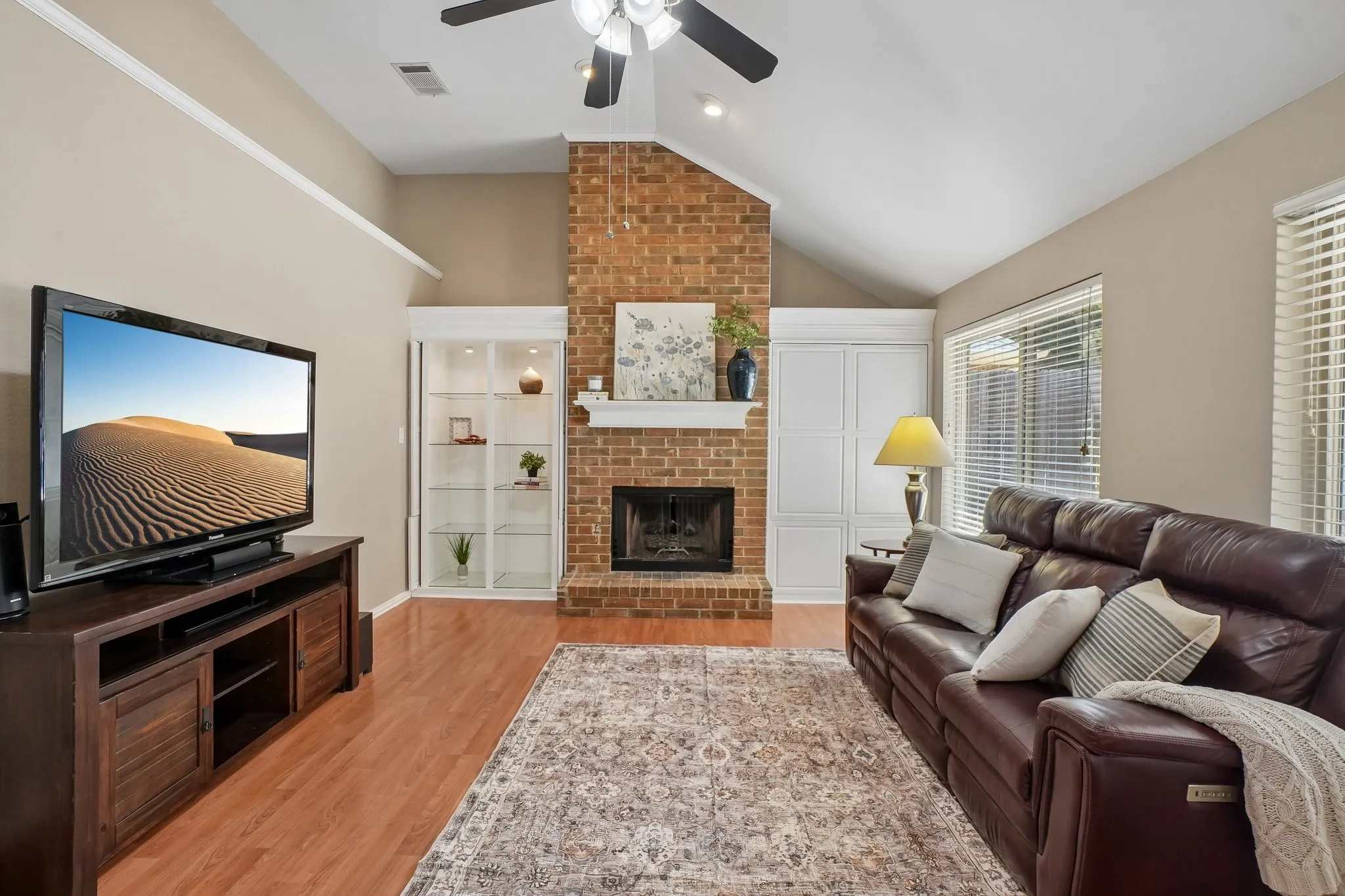Single Family Residence For Sale in Tarrant County , 3231 Summerfield Drive, Grapevine, Texas 76051, 4 Bedroom, 3 Bathroom, 2 Garage spaces, 2,688 Sqft, built in 1985, mls#21369756, Real Estate Agent in Grapevine, Homes For Sale in Tarrant county, Homes For Sale in Grapevine, Realtor in Grapevine Texas, Real Estate Brokerage Independent Realty Texas, Luminita Cordes Realtor