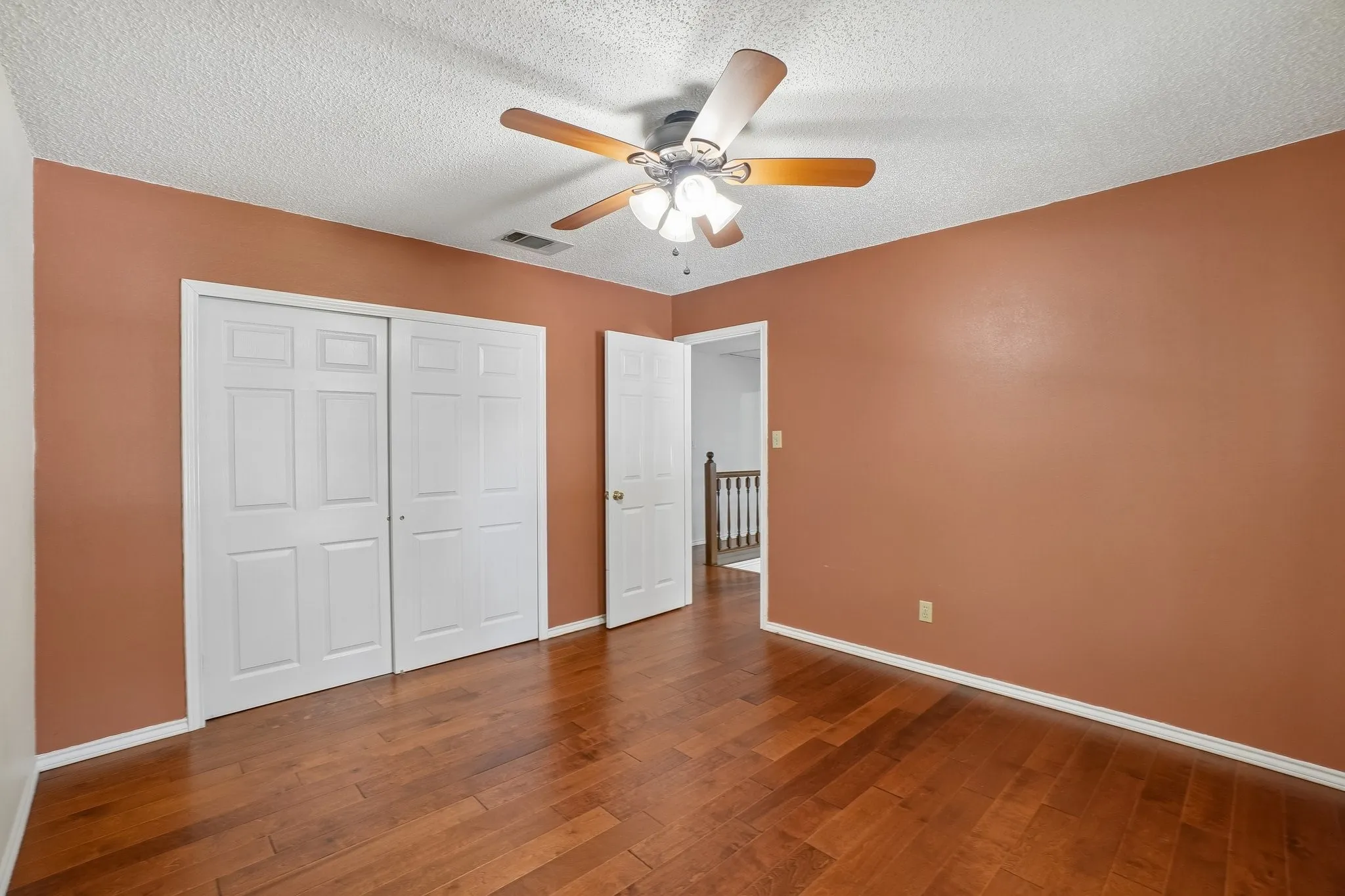 Single Family Residence For Sale in Tarrant County , 3231 Summerfield Drive, Grapevine, Texas 76051, 4 Bedroom, 3 Bathroom, 2 Garage spaces, 2,688 Sqft, built in 1985, mls#21369756, Real Estate Agent in Grapevine, Homes For Sale in Tarrant county, Homes For Sale in Grapevine, Realtor in Grapevine Texas, Real Estate Brokerage Independent Realty Texas, Luminita Cordes Realtor