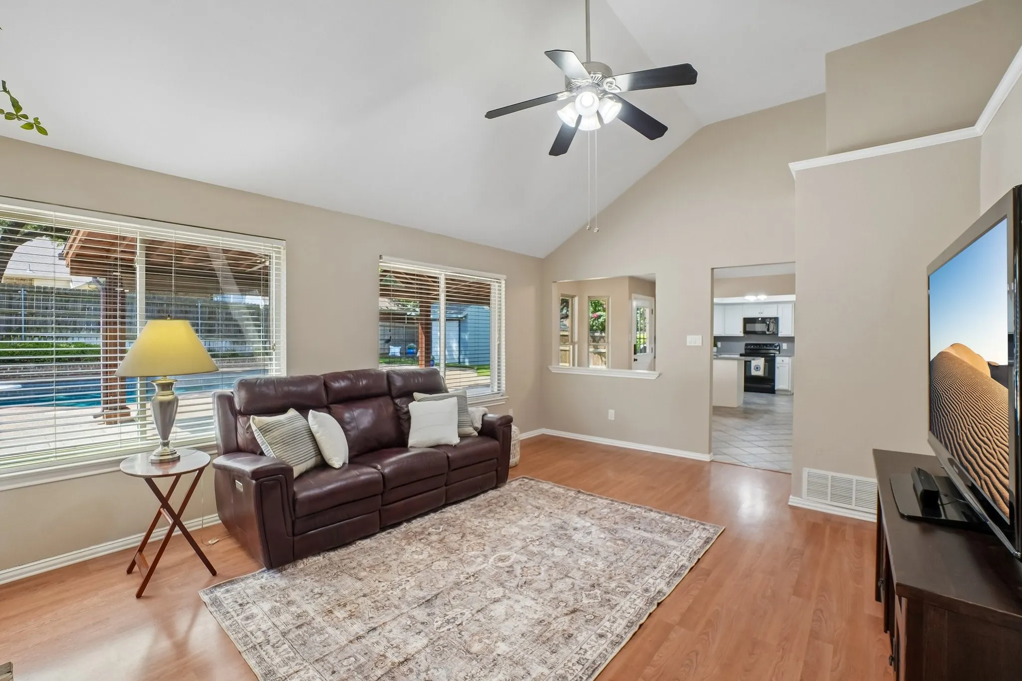 Single Family Residence For Sale in Tarrant County , 3231 Summerfield Drive, Grapevine, Texas 76051, 4 Bedroom, 3 Bathroom, 2 Garage spaces, 2,688 Sqft, built in 1985, mls#21369756, Real Estate Agent in Grapevine, Homes For Sale in Tarrant county, Homes For Sale in Grapevine, Realtor in Grapevine Texas, Real Estate Brokerage Independent Realty Texas, Luminita Cordes Realtor