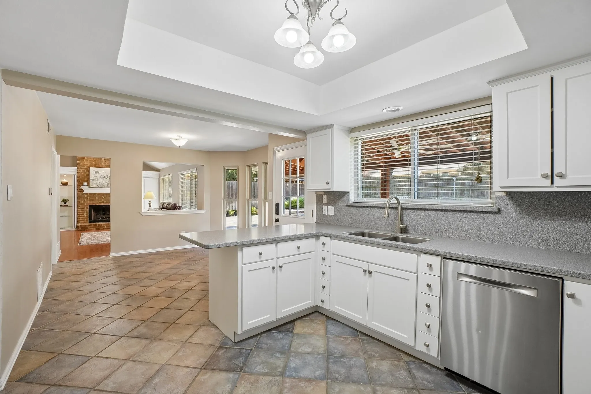 Single Family Residence For Sale in Tarrant County , 3231 Summerfield Drive, Grapevine, Texas 76051, 4 Bedroom, 3 Bathroom, 2 Garage spaces, 2,688 Sqft, built in 1985, mls#21369756, Real Estate Agent in Grapevine, Homes For Sale in Tarrant county, Homes For Sale in Grapevine, Realtor in Grapevine Texas, Real Estate Brokerage Independent Realty Texas, Luminita Cordes Realtor