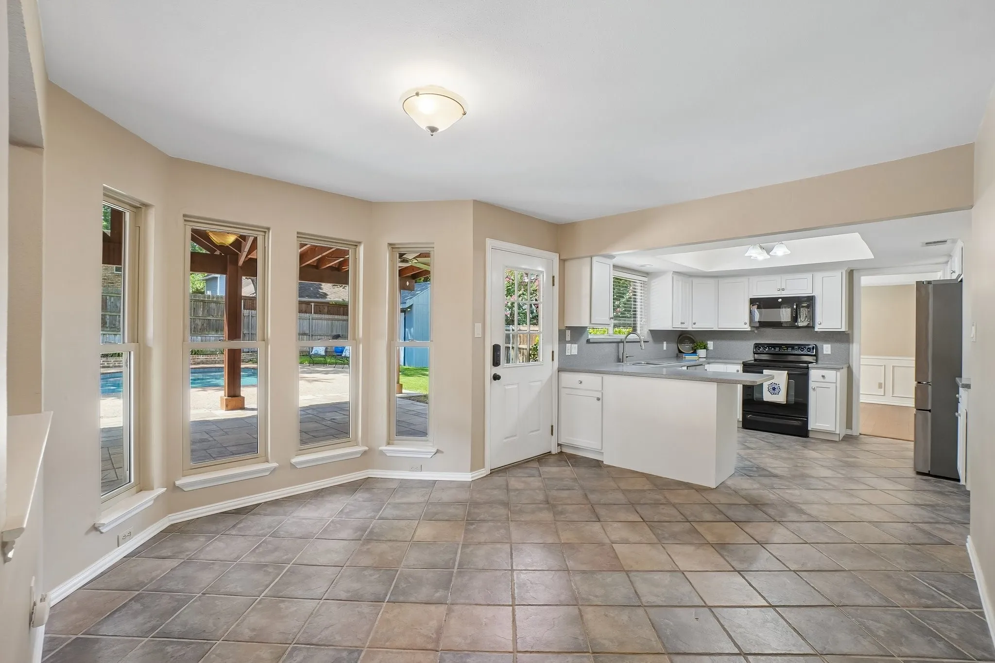 Single Family Residence For Sale in Tarrant County , 3231 Summerfield Drive, Grapevine, Texas 76051, 4 Bedroom, 3 Bathroom, 2 Garage spaces, 2,688 Sqft, built in 1985, mls#21369756, Real Estate Agent in Grapevine, Homes For Sale in Tarrant county, Homes For Sale in Grapevine, Realtor in Grapevine Texas, Real Estate Brokerage Independent Realty Texas, Luminita Cordes Realtor