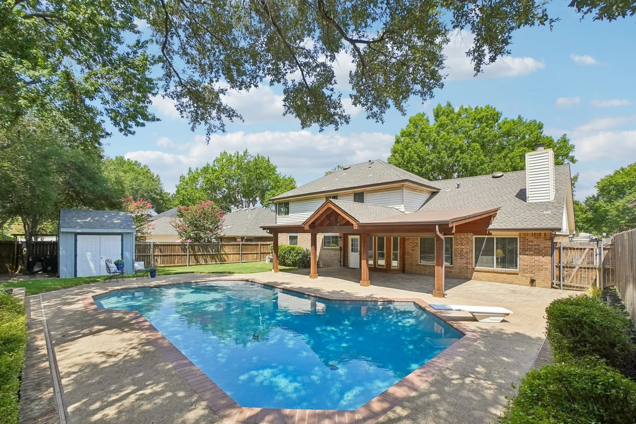 Single Family Residence For Sale in Tarrant County , 3231 Summerfield Drive, Grapevine, Texas 76051, 4 Bedroom, 3 Bathroom, 2 Garage spaces, 2,688 Sqft, built in 1985, mls#21369756, Real Estate Agent in Grapevine, Homes For Sale in Tarrant county, Homes For Sale in Grapevine, Realtor in Grapevine Texas, Real Estate Brokerage Independent Realty Texas, Luminita Cordes Realtor