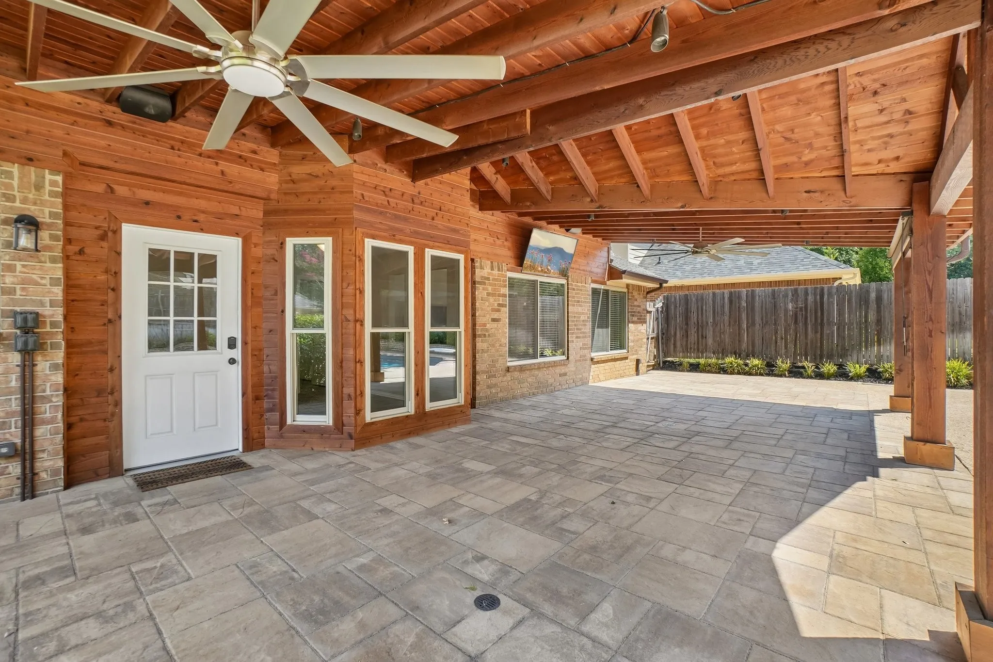 Single Family Residence For Sale in Tarrant County , 3231 Summerfield Drive, Grapevine, Texas 76051, 4 Bedroom, 3 Bathroom, 2 Garage spaces, 2,688 Sqft, built in 1985, mls#21369756, Real Estate Agent in Grapevine, Homes For Sale in Tarrant county, Homes For Sale in Grapevine, Realtor in Grapevine Texas, Real Estate Brokerage Independent Realty Texas, Luminita Cordes Realtor