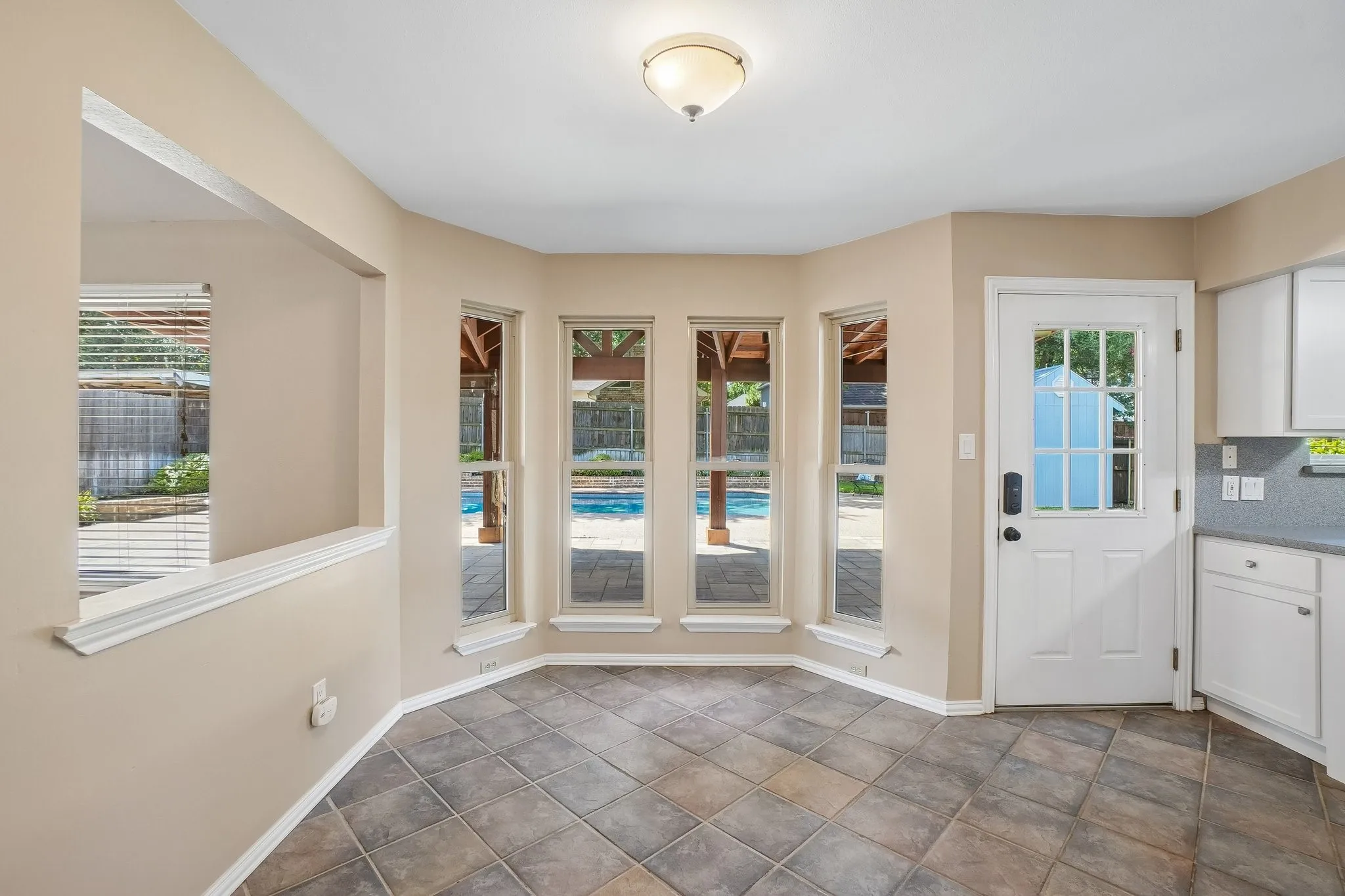 Single Family Residence For Sale in Tarrant County , 3231 Summerfield Drive, Grapevine, Texas 76051, 4 Bedroom, 3 Bathroom, 2 Garage spaces, 2,688 Sqft, built in 1985, mls#21369756, Real Estate Agent in Grapevine, Homes For Sale in Tarrant county, Homes For Sale in Grapevine, Realtor in Grapevine Texas, Real Estate Brokerage Independent Realty Texas, Luminita Cordes Realtor