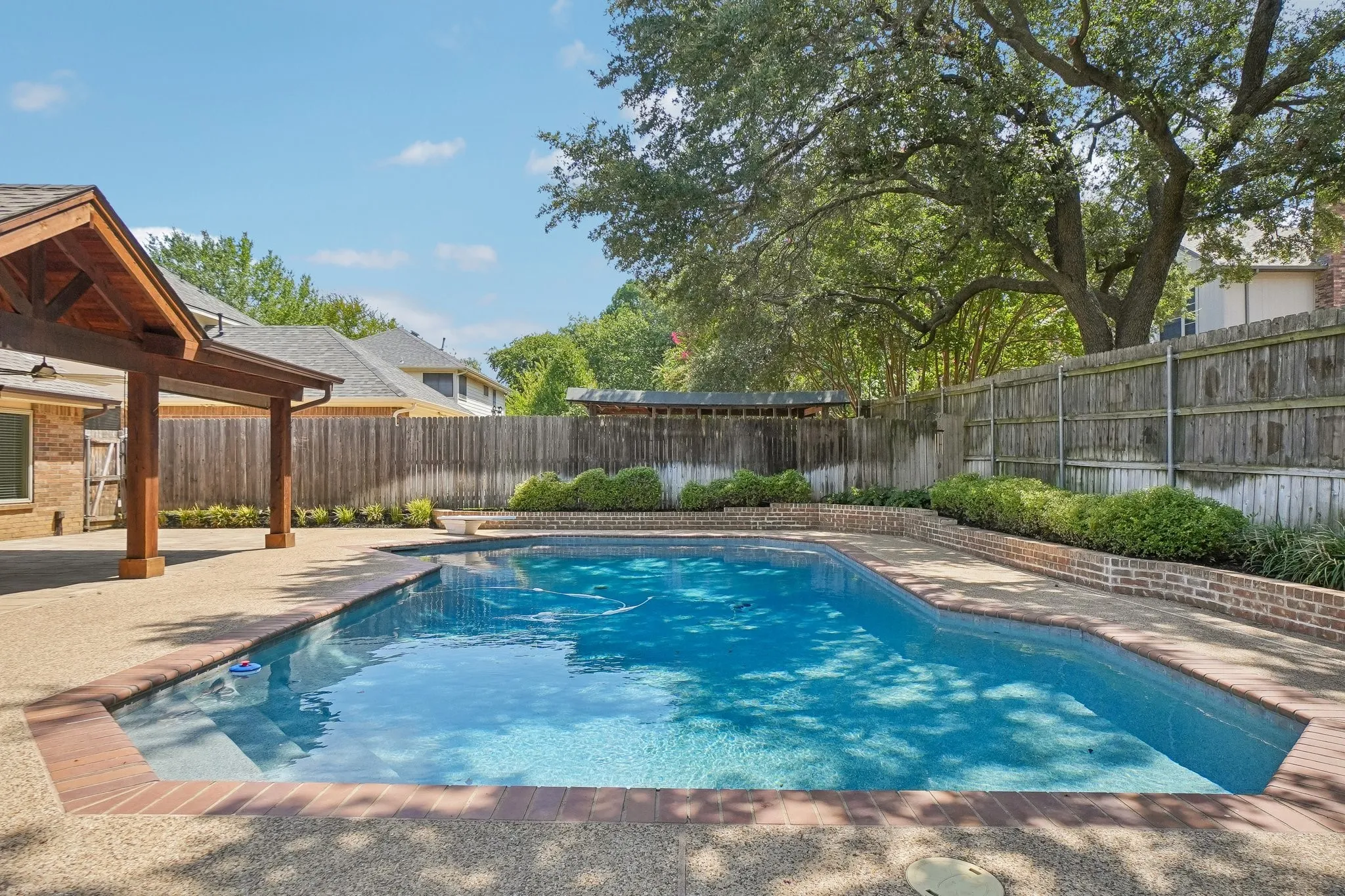 Single Family Residence For Sale in Tarrant County , 3231 Summerfield Drive, Grapevine, Texas 76051, 4 Bedroom, 3 Bathroom, 2 Garage spaces, 2,688 Sqft, built in 1985, mls#21369756, Real Estate Agent in Grapevine, Homes For Sale in Tarrant county, Homes For Sale in Grapevine, Realtor in Grapevine Texas, Real Estate Brokerage Independent Realty Texas, Luminita Cordes Realtor