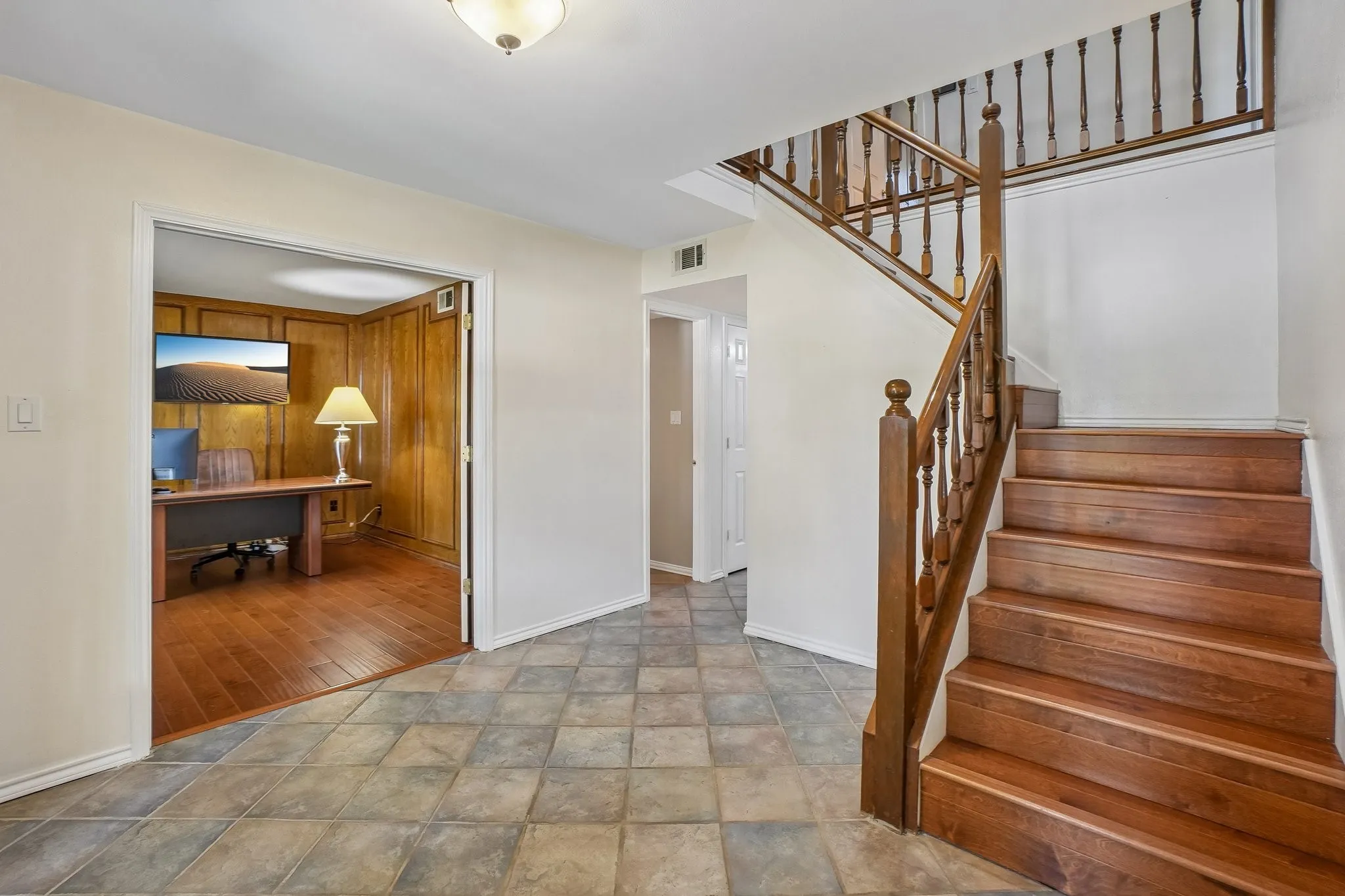 Single Family Residence For Sale in Tarrant County , 3231 Summerfield Drive, Grapevine, Texas 76051, 4 Bedroom, 3 Bathroom, 2 Garage spaces, 2,688 Sqft, built in 1985, mls#21369756, Real Estate Agent in Grapevine, Homes For Sale in Tarrant county, Homes For Sale in Grapevine, Realtor in Grapevine Texas, Real Estate Brokerage Independent Realty Texas, Luminita Cordes Realtor