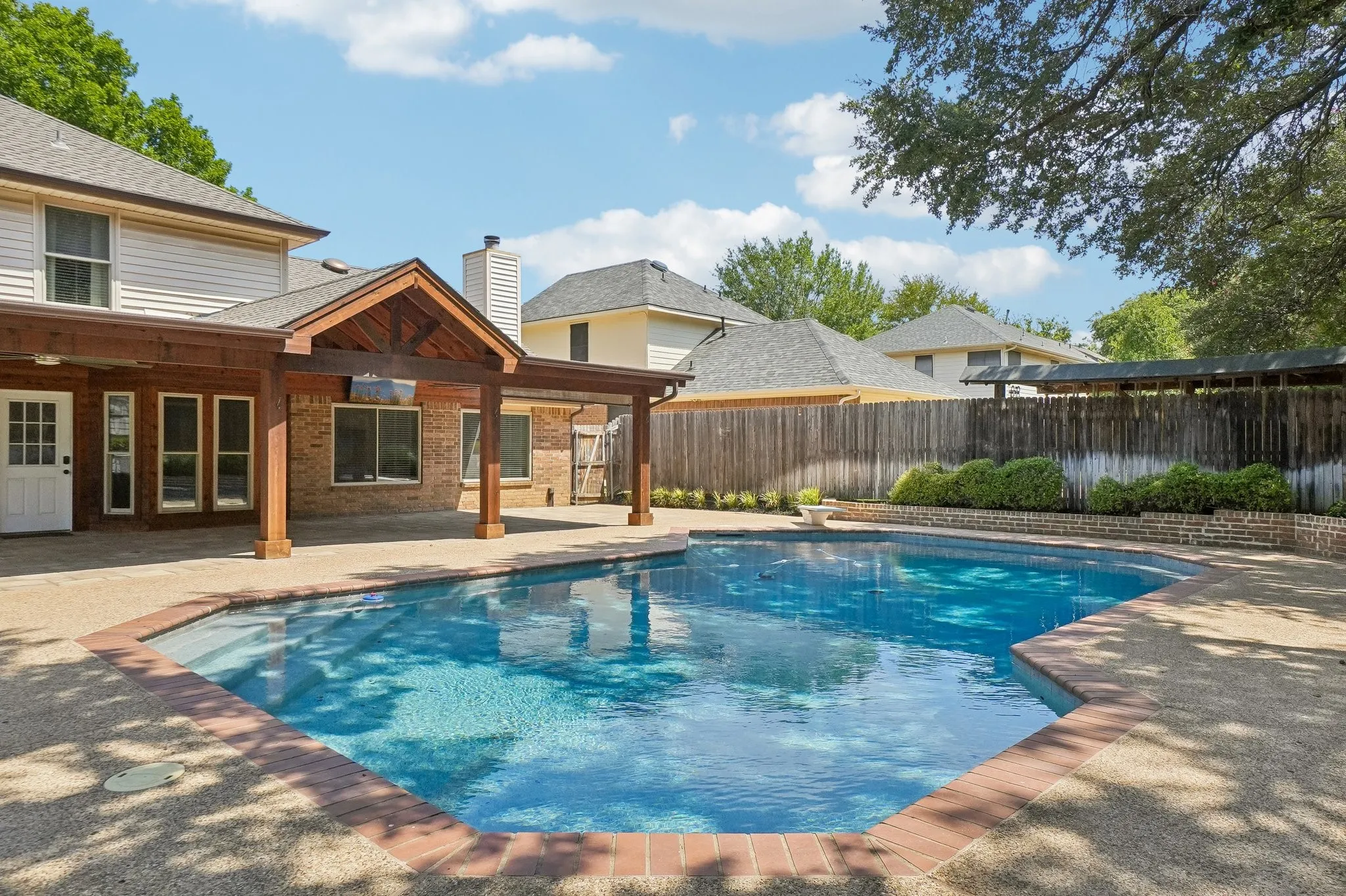 Single Family Residence For Sale in Tarrant County , 3231 Summerfield Drive, Grapevine, Texas 76051, 4 Bedroom, 3 Bathroom, 2 Garage spaces, 2,688 Sqft, built in 1985, mls#21369756, Real Estate Agent in Grapevine, Homes For Sale in Tarrant county, Homes For Sale in Grapevine, Realtor in Grapevine Texas, Real Estate Brokerage Independent Realty Texas, Luminita Cordes Realtor