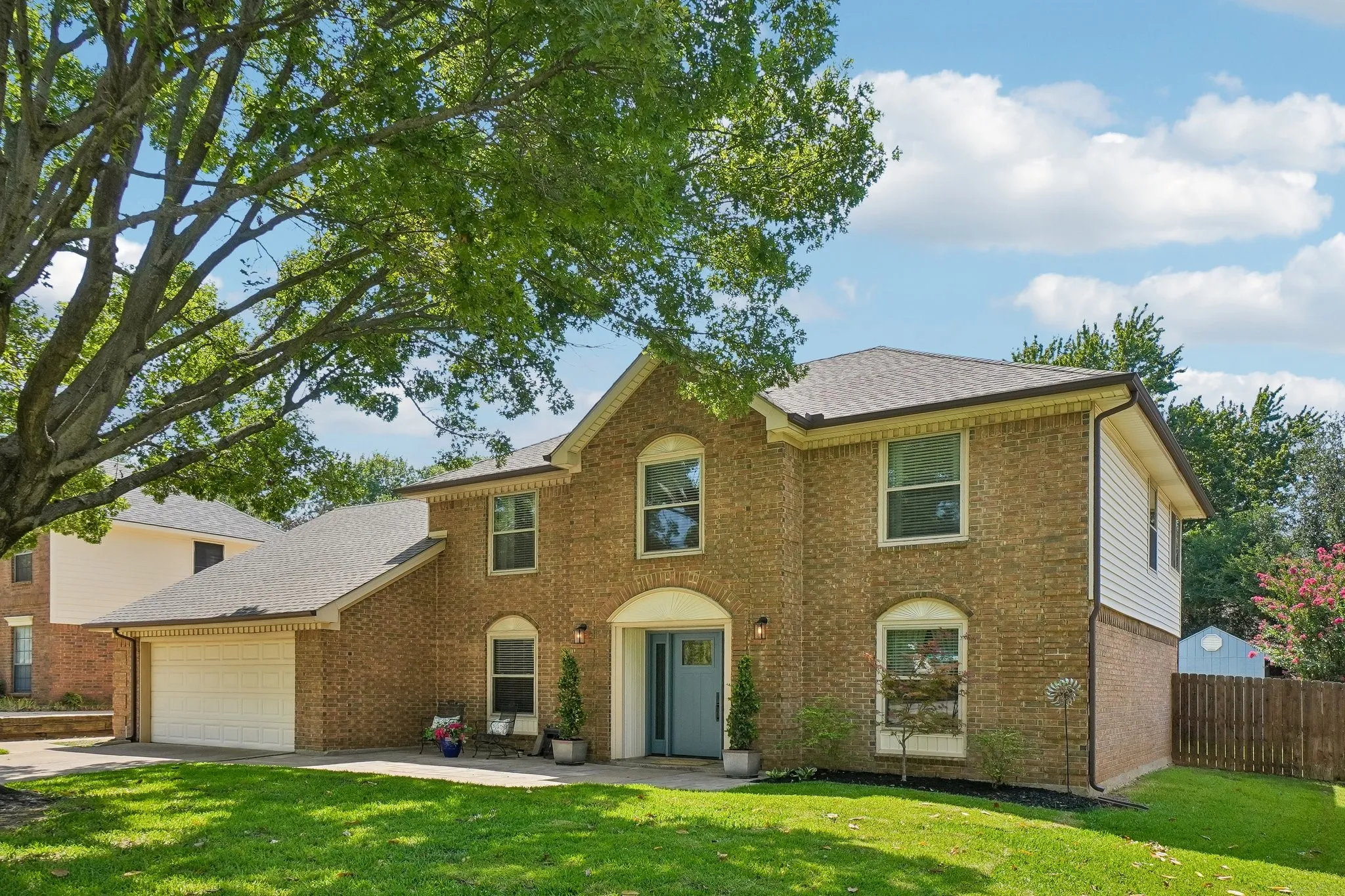 Single Family Residence For Sale in Tarrant County , 3231 Summerfield Drive, Grapevine, Texas 76051, 4 Bedroom, 3 Bathroom, 2 Garage spaces, 2,688 Sqft, built in 1985, mls#21369756, Real Estate Agent in Grapevine, Homes For Sale in Tarrant county, Homes For Sale in Grapevine, Realtor in Grapevine Texas, Real Estate Brokerage Independent Realty Texas, Luminita Cordes Realtor