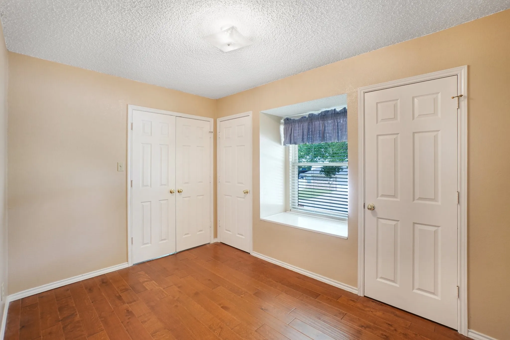 Single Family Residence For Sale in Tarrant County , 3231 Summerfield Drive, Grapevine, Texas 76051, 4 Bedroom, 3 Bathroom, 2 Garage spaces, 2,688 Sqft, built in 1985, mls#21369756, Real Estate Agent in Grapevine, Homes For Sale in Tarrant county, Homes For Sale in Grapevine, Realtor in Grapevine Texas, Real Estate Brokerage Independent Realty Texas, Luminita Cordes Realtor