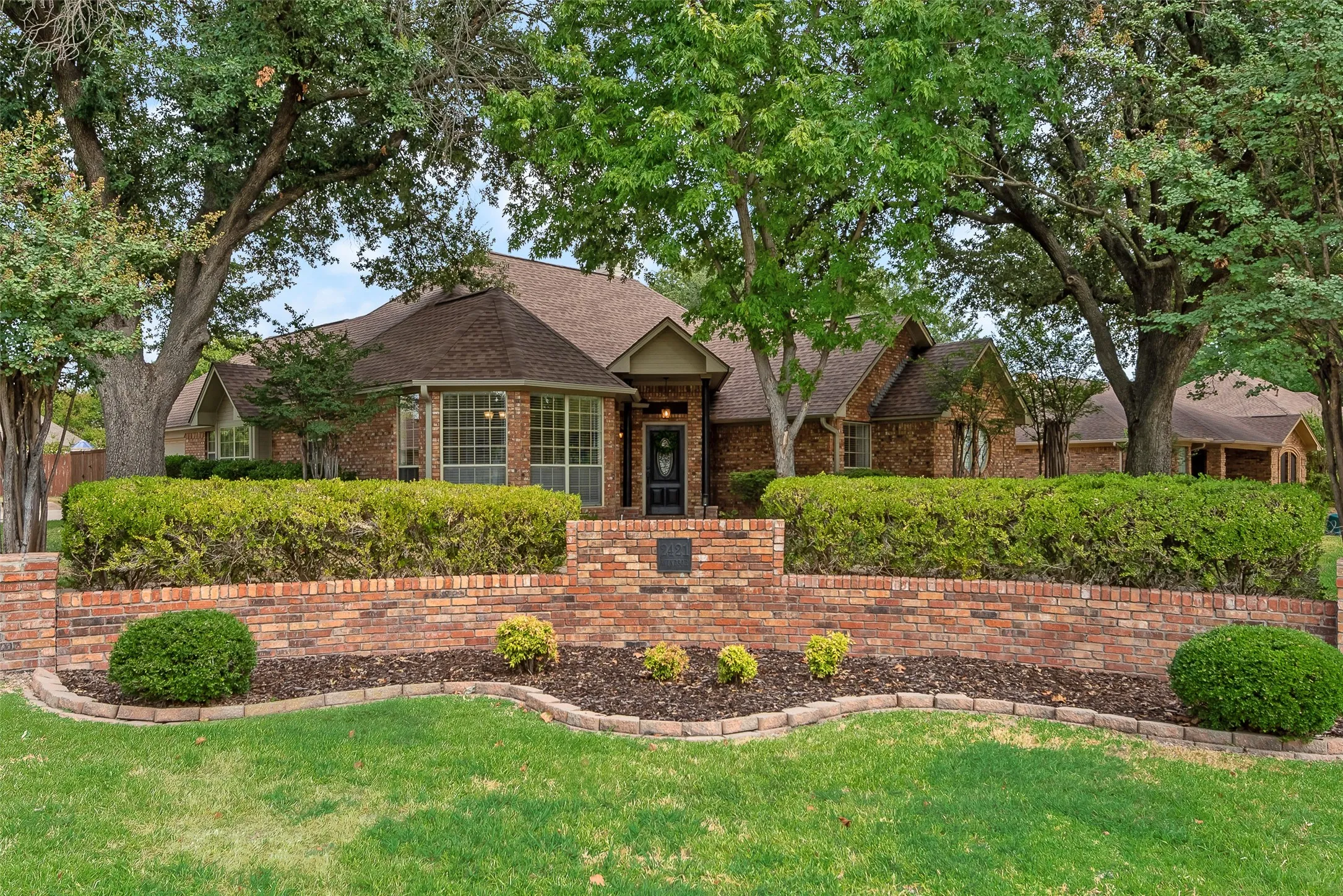 Single Family Residence For Sale in Denton County , 2421 E Windsor Drive, Denton, Texas 76209, 3 Bedroom, 3 Bathroom, 2 Garage spaces, 2,264 Sqft, built in 1988, mls#21371556, Real Estate Agent in Denton, Homes For Sale in Denton county, Homes For Sale in Denton, Realtor in Denton Texas, Real Estate Brokerage Independent Realty Texas, Luminita Cordes Realtor