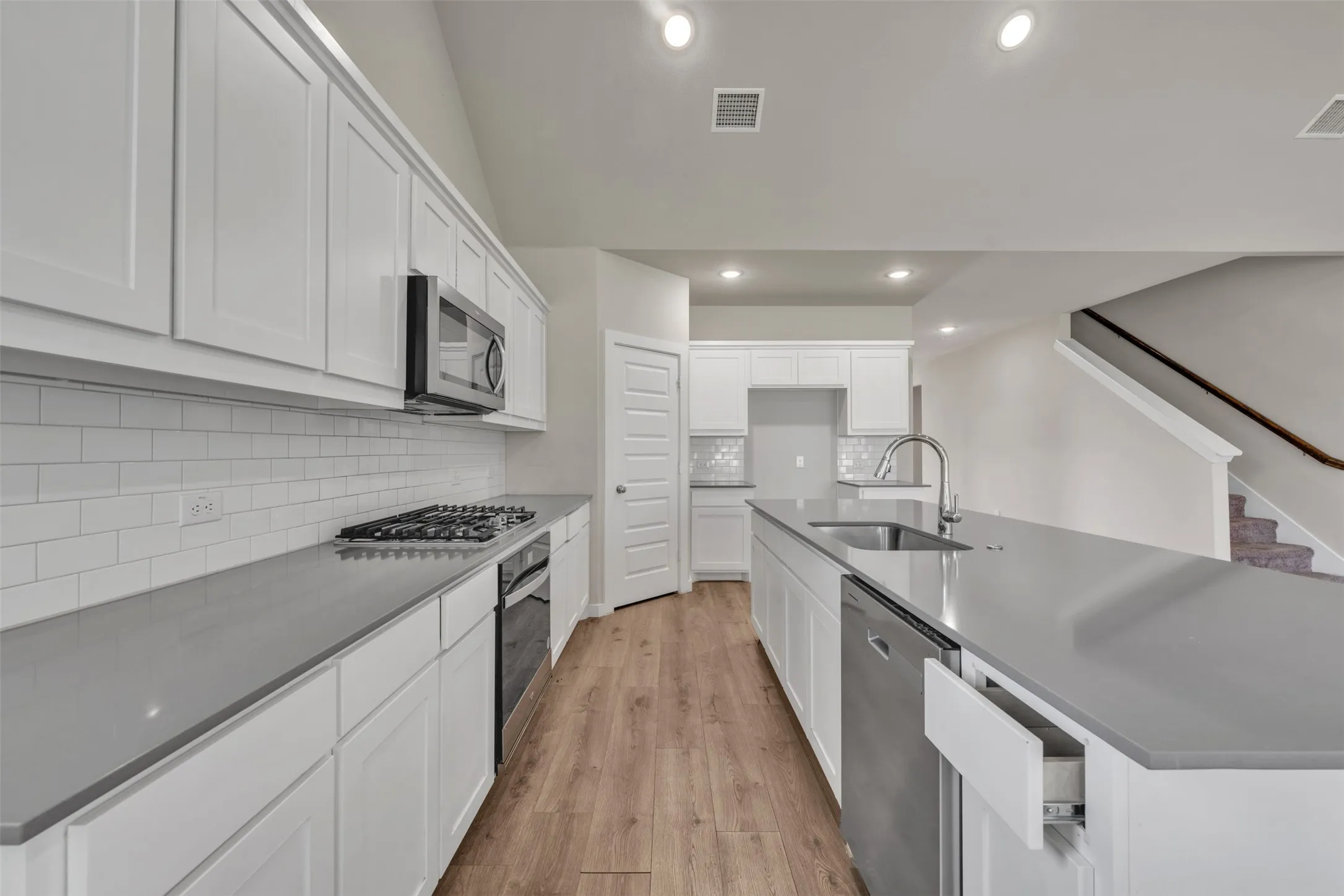 Single Family Residence For Sale in Kaufman County , 1802 Balfour Bend, Forney, Texas 75126, 5 Bedroom, 4 Bathroom, 2 Garage spaces, 3,583 Sqft, built in 2023, mls#21370490, Real Estate Agent in Forney, Homes For Sale in Kaufman county, Homes For Sale in Forney, Realtor in Forney Texas, Real Estate Brokerage Independent Realty Texas, Luminita Cordes Realtor