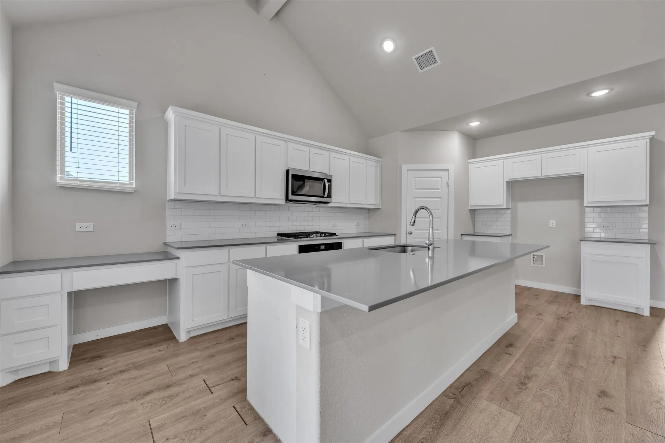 Single Family Residence For Sale in Kaufman County , 1802 Balfour Bend, Forney, Texas 75126, 5 Bedroom, 4 Bathroom, 2 Garage spaces, 3,583 Sqft, built in 2023, mls#21370490, Real Estate Agent in Forney, Homes For Sale in Kaufman county, Homes For Sale in Forney, Realtor in Forney Texas, Real Estate Brokerage Independent Realty Texas, Luminita Cordes Realtor