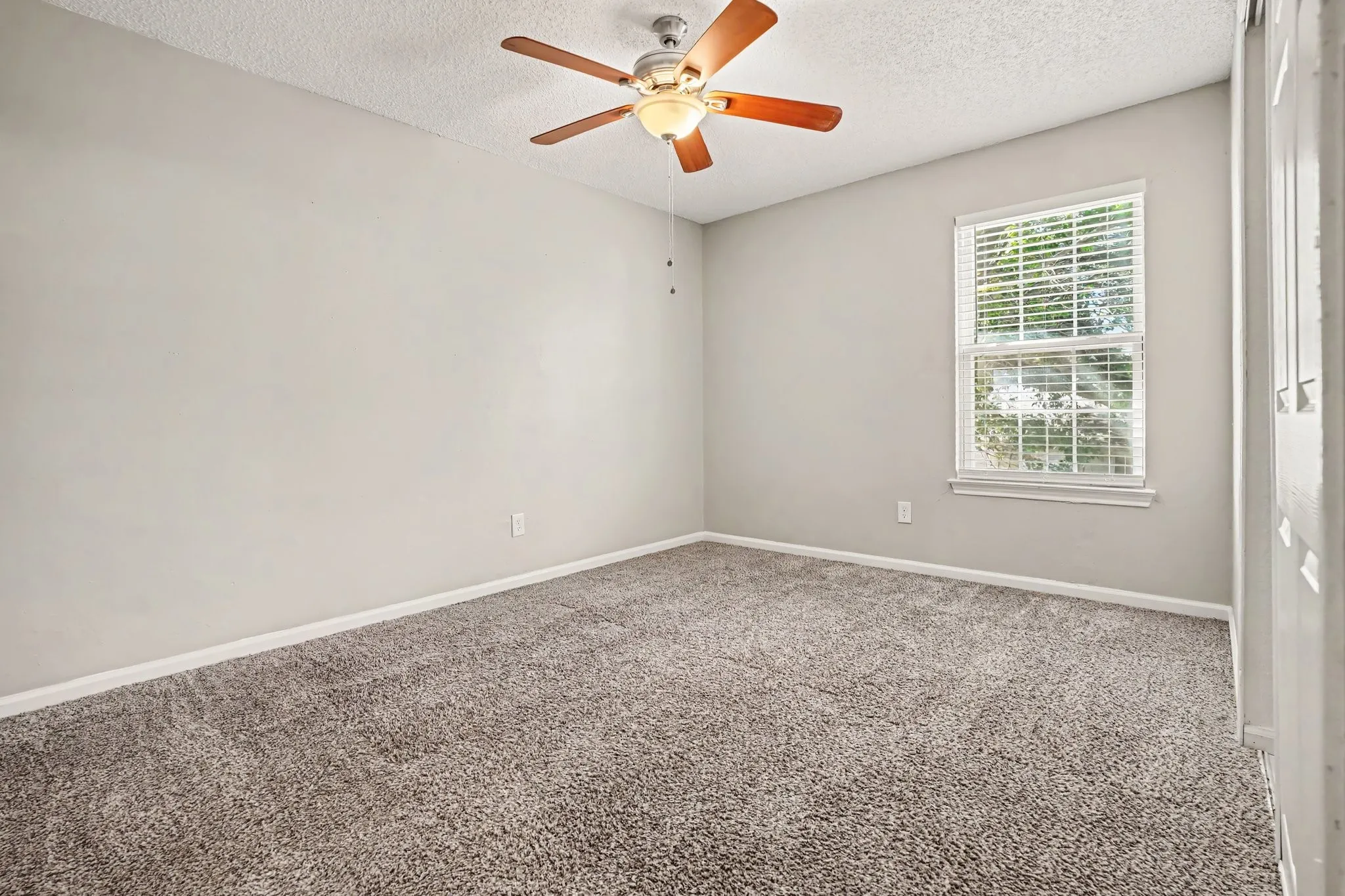 Single Family Residence For Sale in Dallas County , 307 Hopewell Street, Grand Prairie, Texas 75052, 3 Bedroom, 3 Bathroom, 2 Garage spaces, 1,630 Sqft, built in 1985, mls#21371772, Real Estate Agent in Grand Prairie, Homes For Sale in Dallas county, Homes For Sale in Grand Prairie, Realtor in Grand Prairie Texas, Real Estate Brokerage Independent Realty Texas, Luminita Cordes Realtor