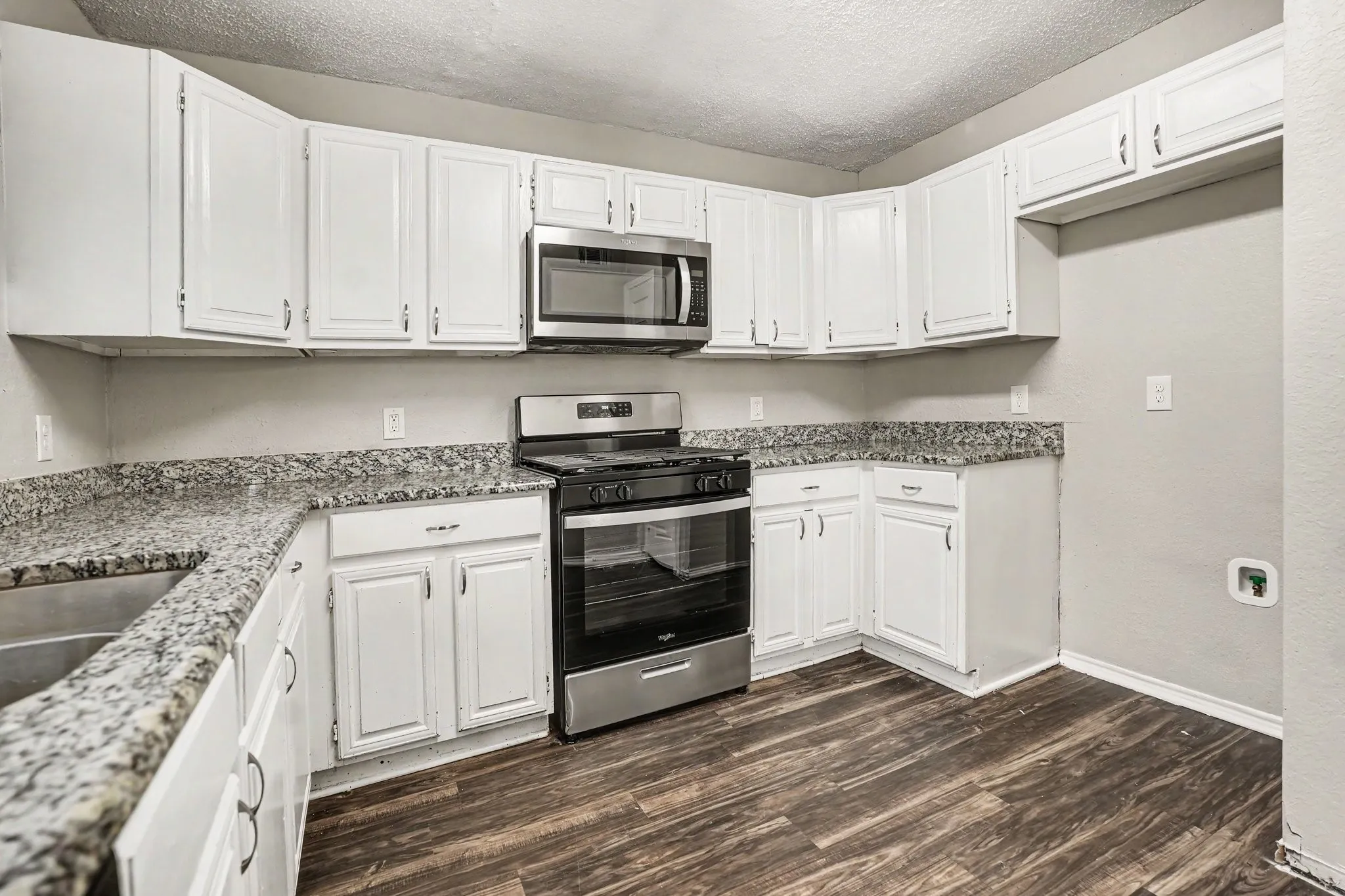 Single Family Residence For Sale in Dallas County , 307 Hopewell Street, Grand Prairie, Texas 75052, 3 Bedroom, 3 Bathroom, 2 Garage spaces, 1,630 Sqft, built in 1985, mls#21371772, Real Estate Agent in Grand Prairie, Homes For Sale in Dallas county, Homes For Sale in Grand Prairie, Realtor in Grand Prairie Texas, Real Estate Brokerage Independent Realty Texas, Luminita Cordes Realtor