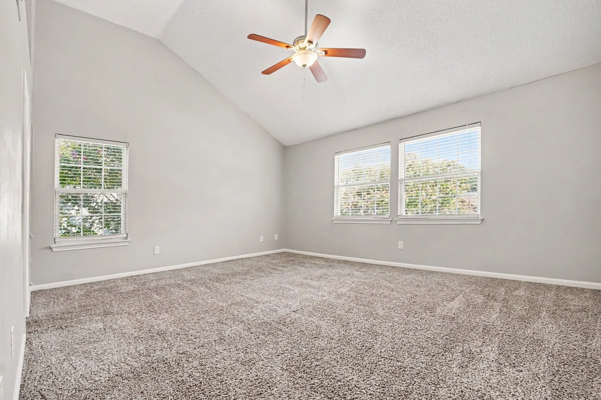 Single Family Residence For Sale in Dallas County , 307 Hopewell Street, Grand Prairie, Texas 75052, 3 Bedroom, 3 Bathroom, 2 Garage spaces, 1,630 Sqft, built in 1985, mls#21371772, Real Estate Agent in Grand Prairie, Homes For Sale in Dallas county, Homes For Sale in Grand Prairie, Realtor in Grand Prairie Texas, Real Estate Brokerage Independent Realty Texas, Luminita Cordes Realtor
