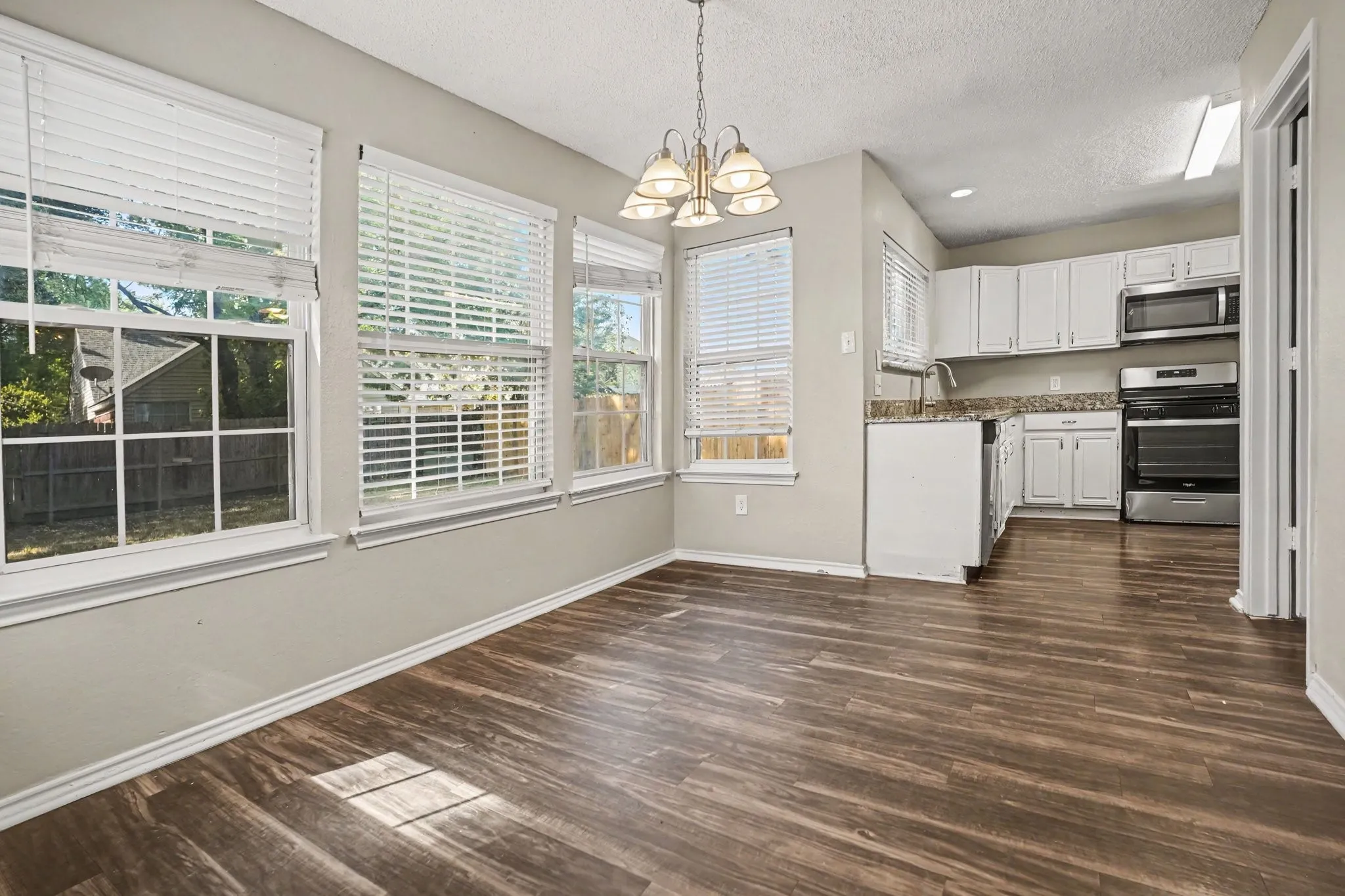 Single Family Residence For Sale in Dallas County , 307 Hopewell Street, Grand Prairie, Texas 75052, 3 Bedroom, 3 Bathroom, 2 Garage spaces, 1,630 Sqft, built in 1985, mls#21371772, Real Estate Agent in Grand Prairie, Homes For Sale in Dallas county, Homes For Sale in Grand Prairie, Realtor in Grand Prairie Texas, Real Estate Brokerage Independent Realty Texas, Luminita Cordes Realtor