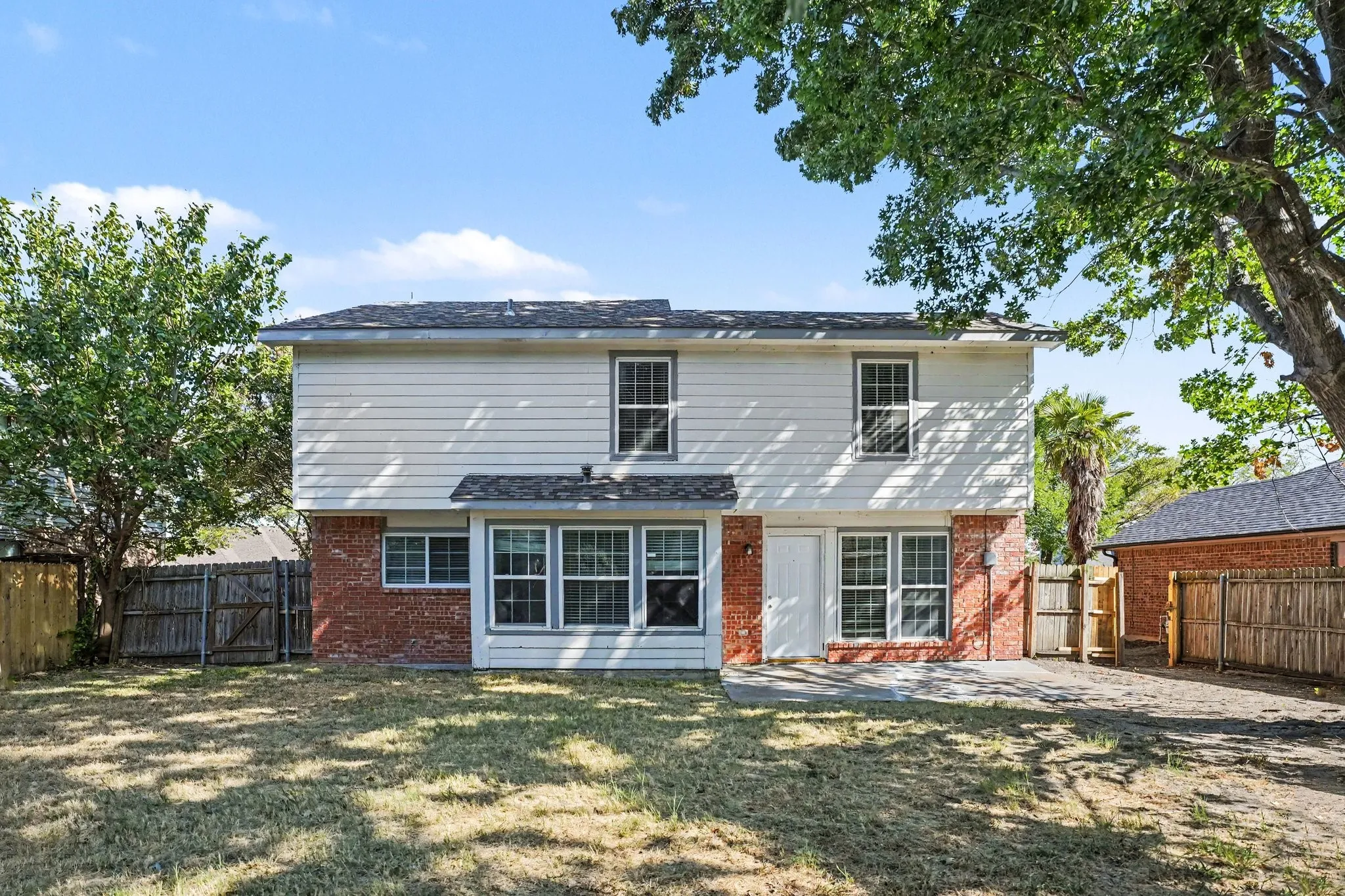 Single Family Residence For Sale in Dallas County , 307 Hopewell Street, Grand Prairie, Texas 75052, 3 Bedroom, 3 Bathroom, 2 Garage spaces, 1,630 Sqft, built in 1985, mls#21371772, Real Estate Agent in Grand Prairie, Homes For Sale in Dallas county, Homes For Sale in Grand Prairie, Realtor in Grand Prairie Texas, Real Estate Brokerage Independent Realty Texas, Luminita Cordes Realtor
